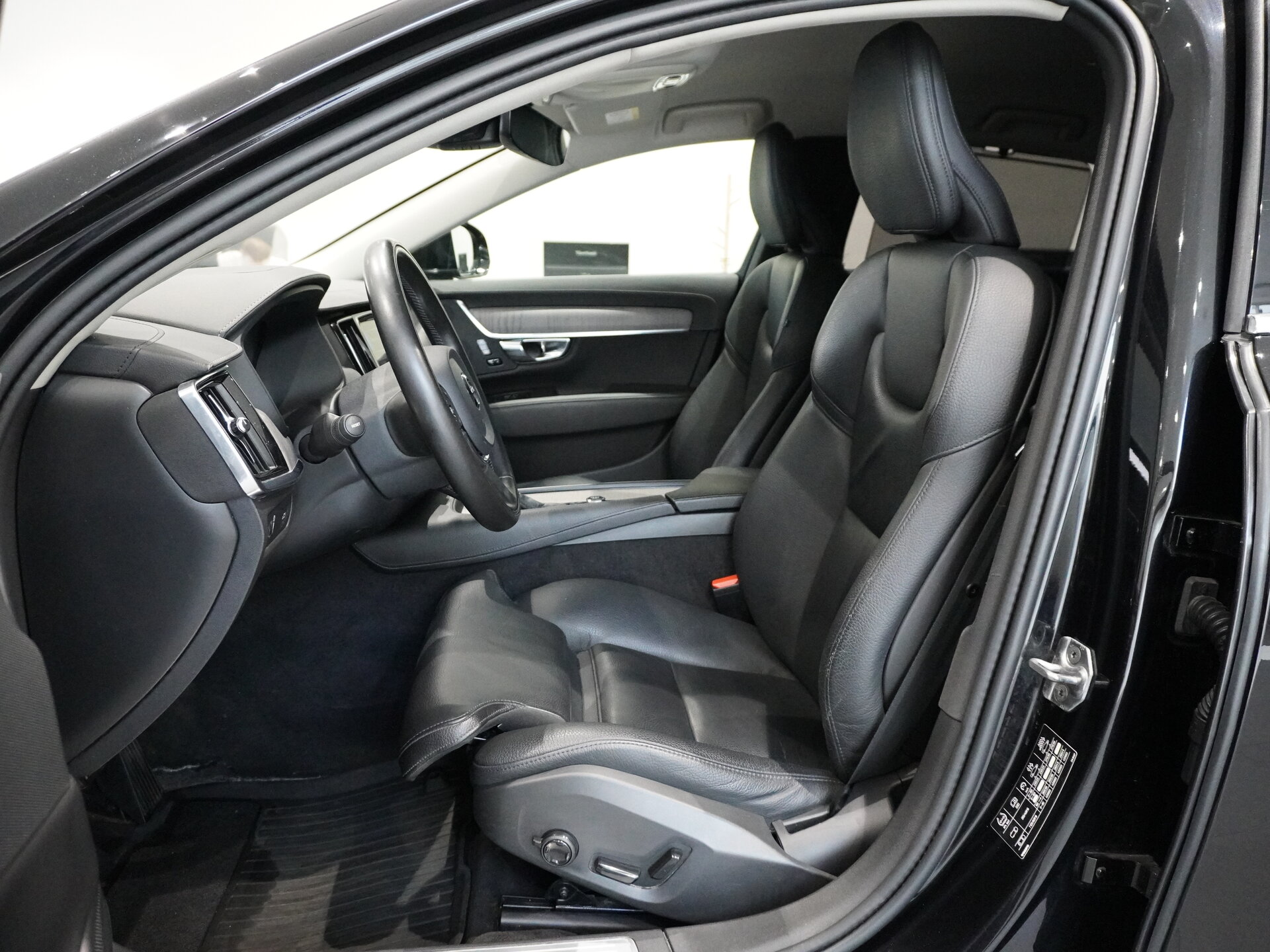 Автомобиль Volvo S90 2.0 AT (190 л.с.) - 7