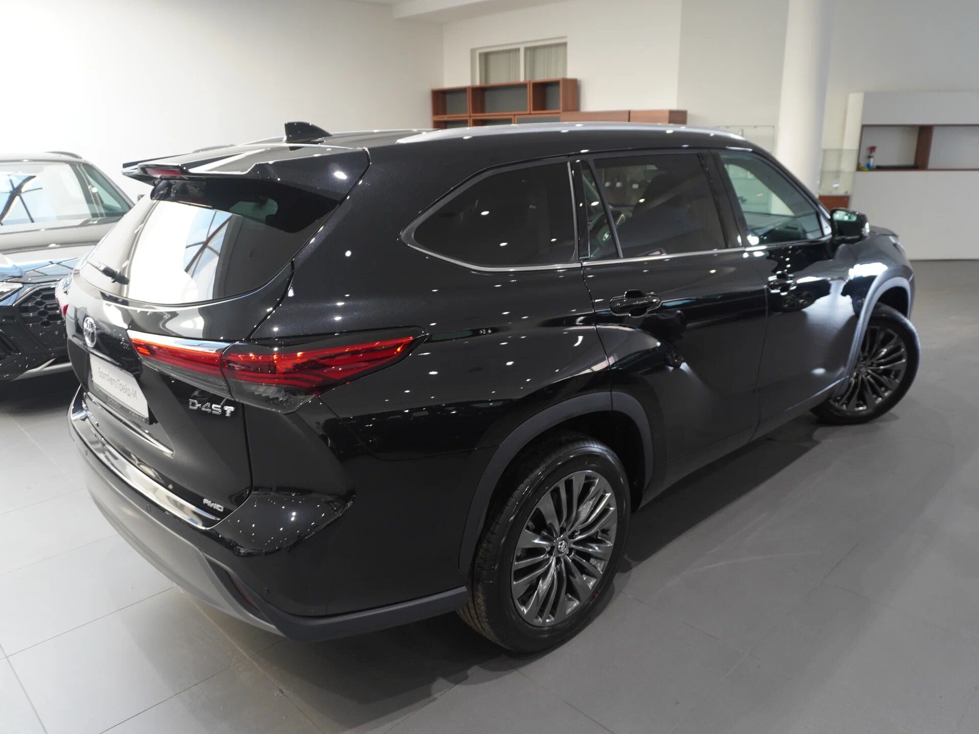 Автомобиль Toyota Highlander 2.0 AT (248 л.с.) 4WD - 7