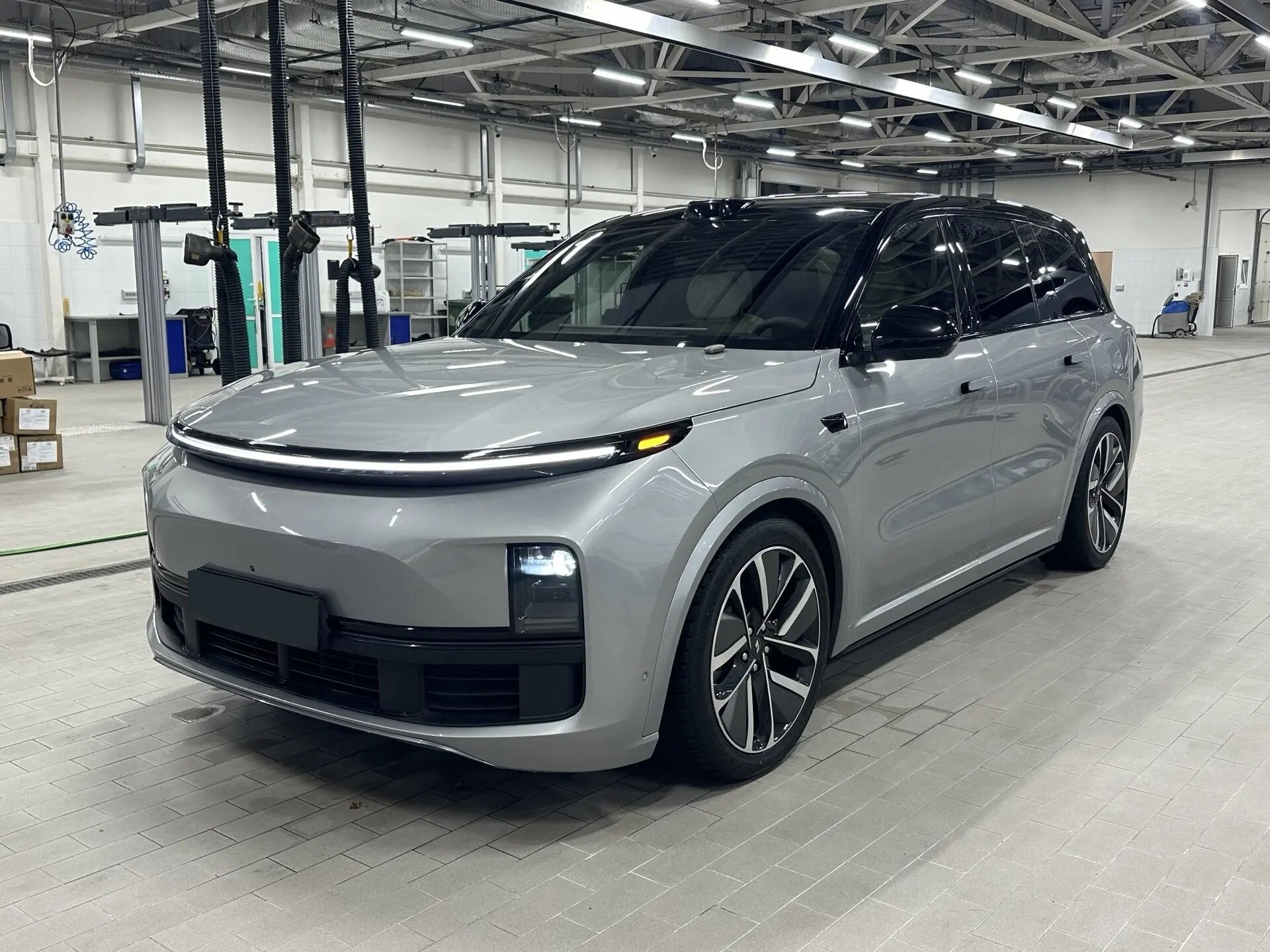 Автомобиль LiXiang L9 44.5 kWh 1.5hyb AT (449 л.с.) 4WD - 1