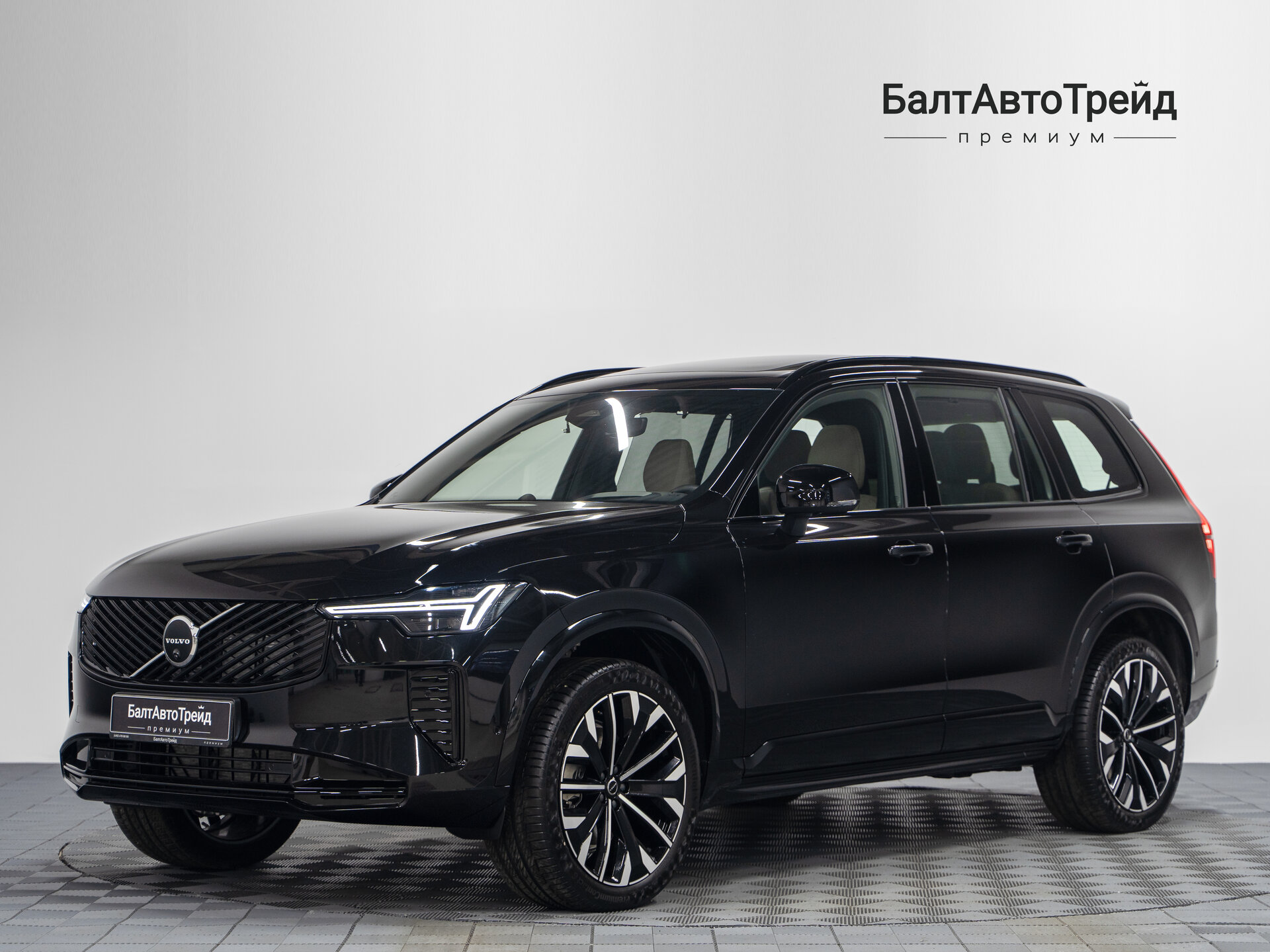 Автомобиль Volvo XC90 B6 2.0 AT (300 л.с.) 4WD - 1