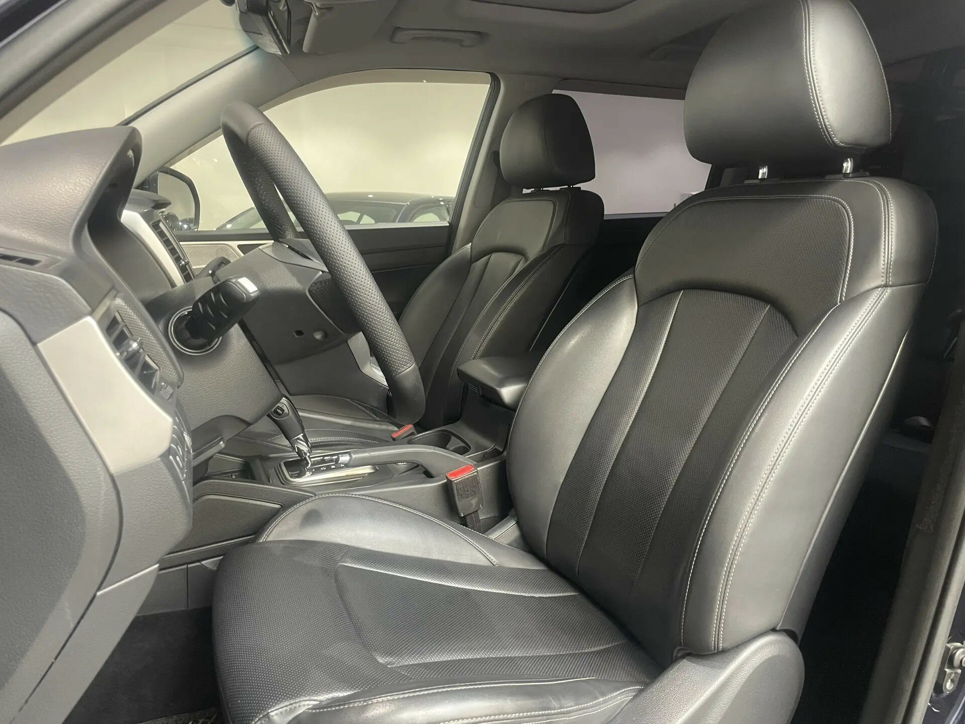 Автомобиль SsangYong Rexton Sports 2.2d AT (181 л.с.) 4WD - 7