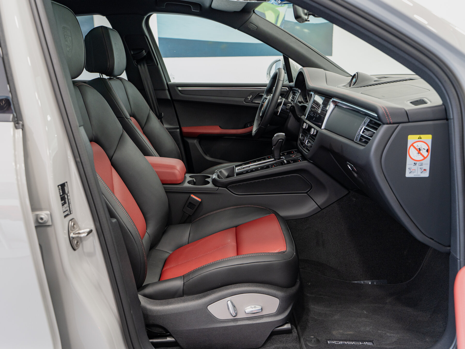 Автомобиль Porsche Macan 2.0 AMT (265 л.с.) 4WD - 17