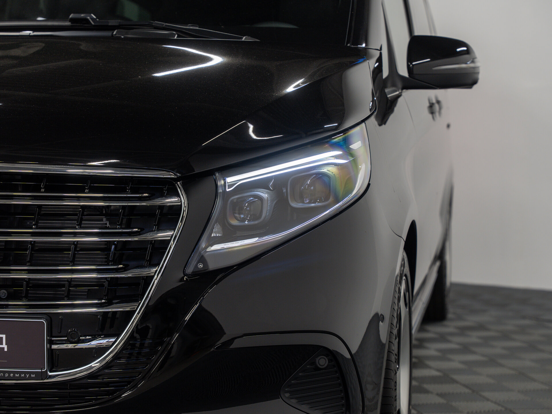 Автомобиль Mercedes-Benz V-Класс 300 d экстра длинный 2.0d AT (237 л.с.) 4WD - 2
