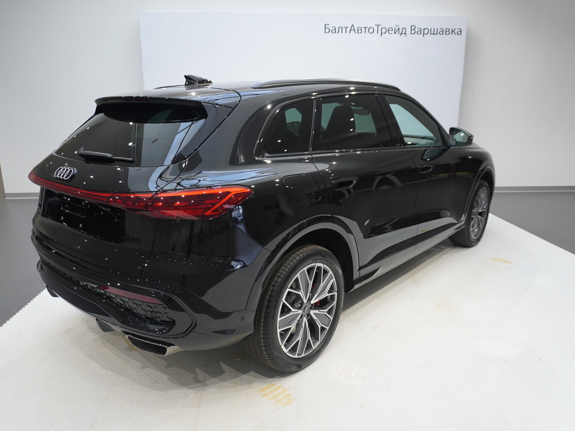 Автомобиль Audi Q5 L 2.0 AMT (204 л.с.) 4WD - 7