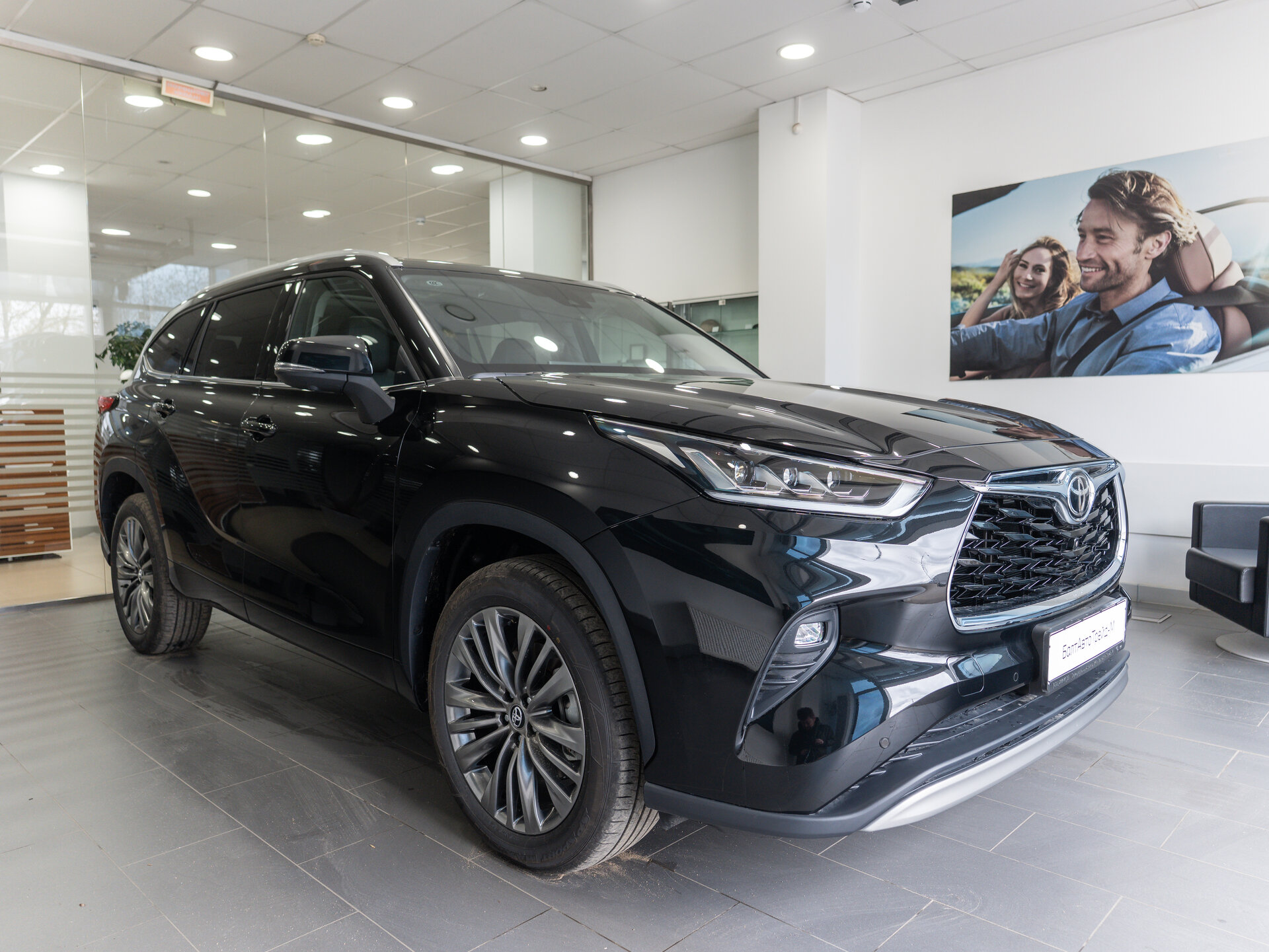 Автомобиль Toyota Highlander 2.0 AT (248 л.с.) 4WD - 5