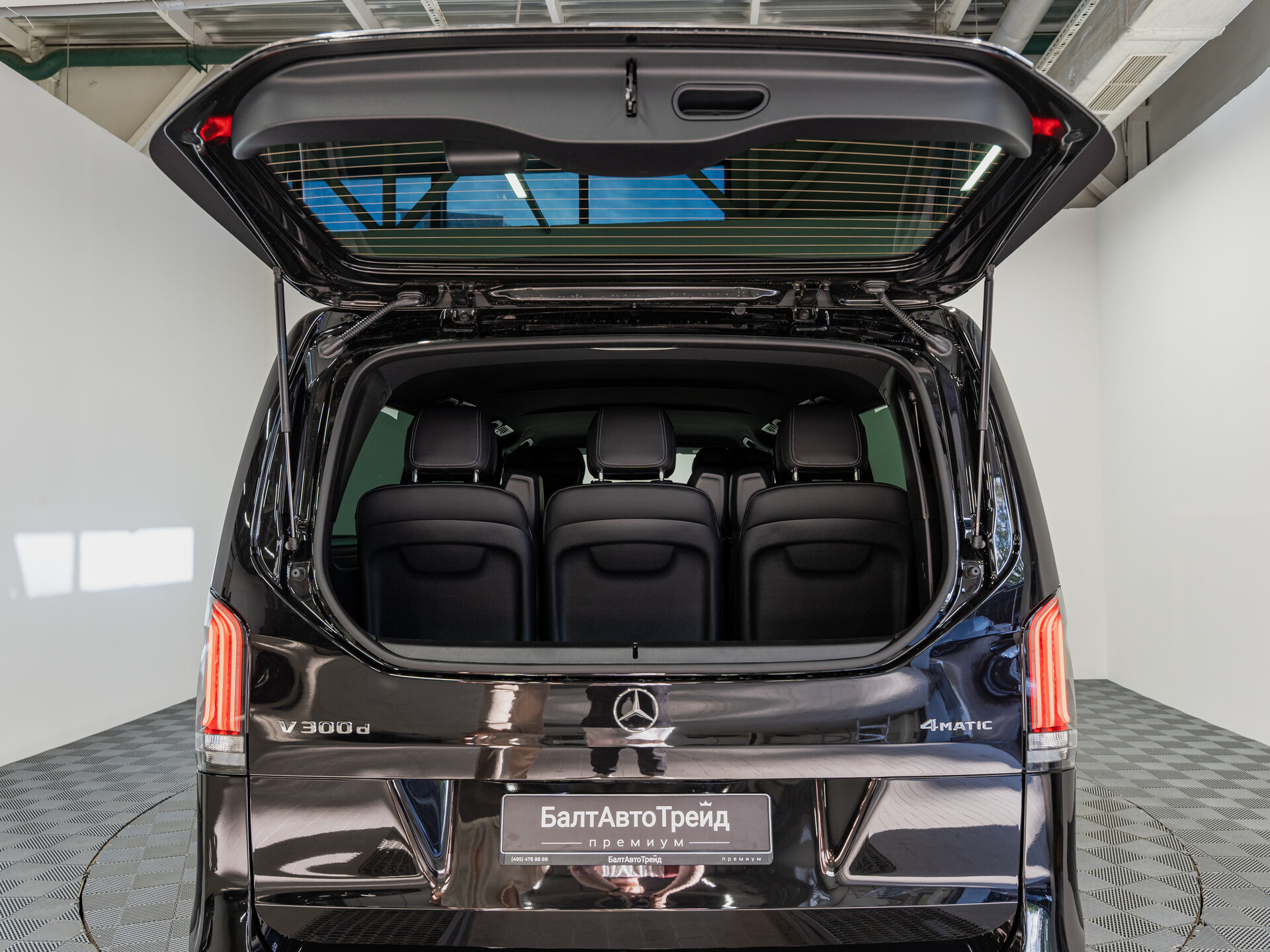 Автомобиль Mercedes-Benz V-Класс 300 d экстра длинный 2.0d AT (237 л.с.) 4WD - 10