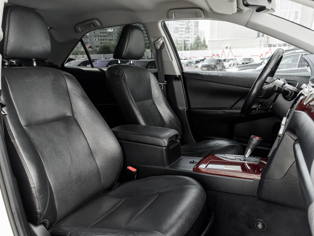 Купить Toyota Camry 2.5 AT (181 л.с.), 2013 в Екатеренбурге
