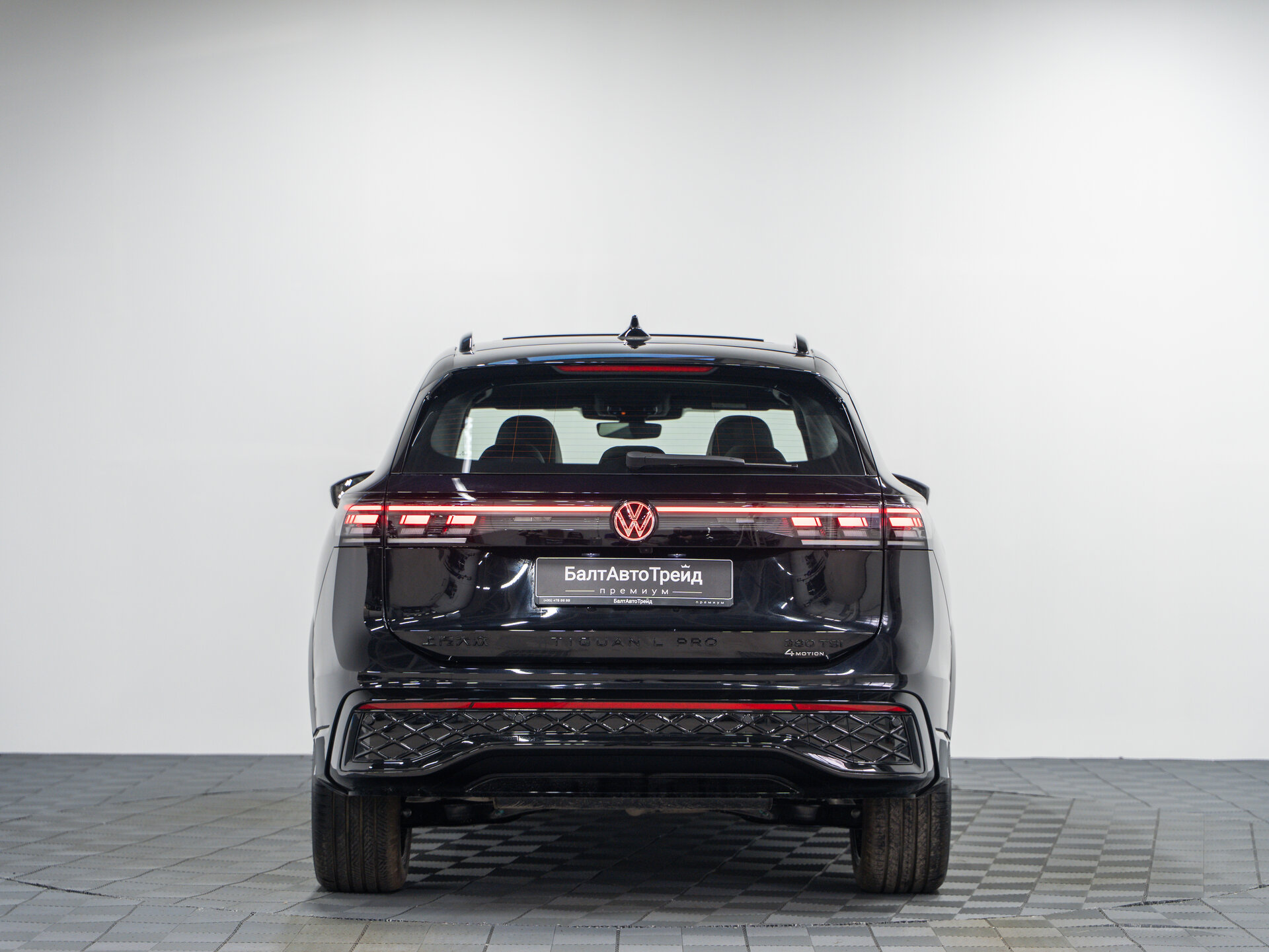 Автомобиль Volkswagen Tiguan L Pro 2.0 AMT (220 л.с.) 4WD - 8