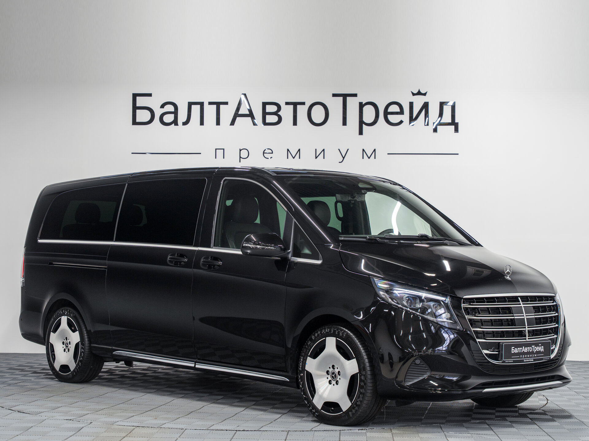 Автомобиль Mercedes-Benz V-Класс 300 d экстра длинный 2.0d AT (237 л.с.) 4WD - 5