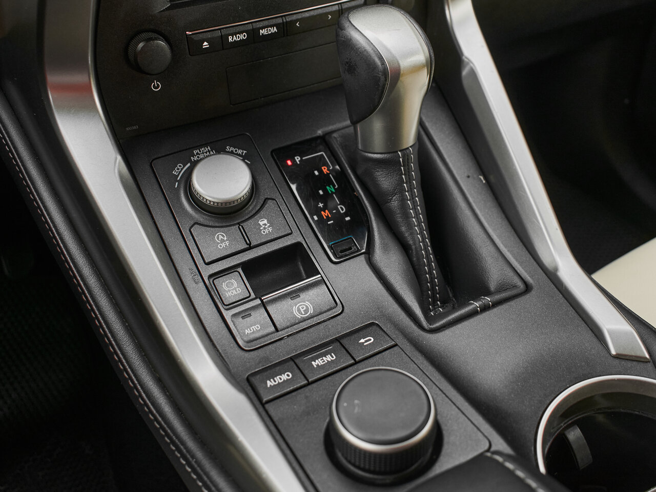 Купить Lexus NX 200 2.0 CVT (150 л.с.) 4WD, 2015 в Екатеренбурге