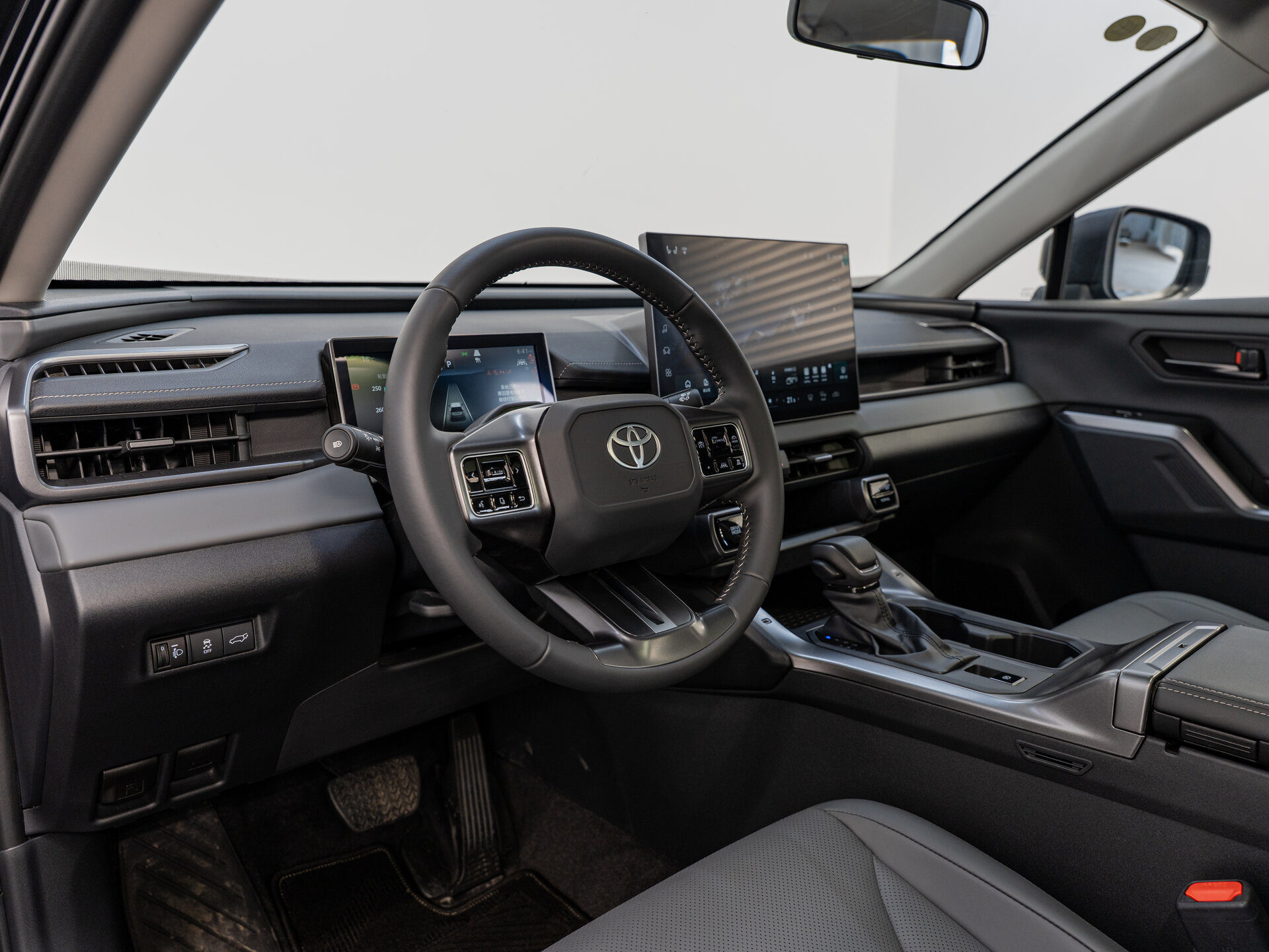 Автомобиль Toyota RAV4 2.0 CVT (171 л.с.) 4WD - 11