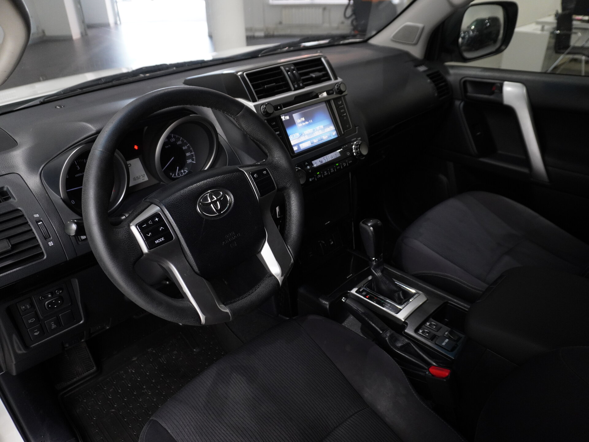 Автомобиль Toyota Land Cruiser Prado 3.0d AT (173 л.с.) 4WD - 7