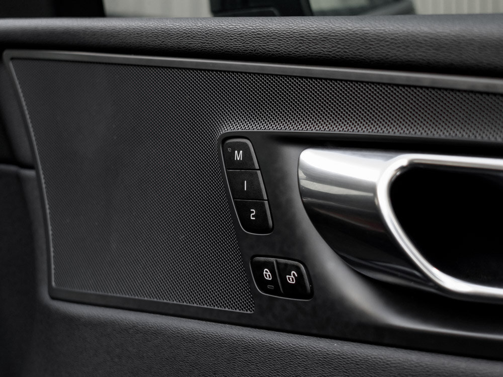 Купить Volvo XC60 2.0 AT (249 л.с.) 4WD, 2018 в Екатеренбурге