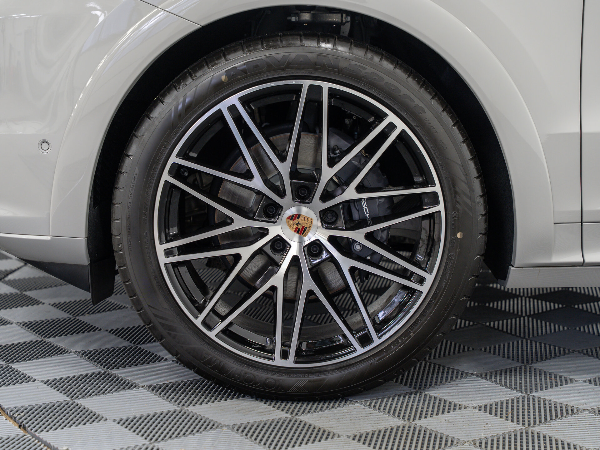 Автомобиль Porsche Cayenne Coupé 3.0 AT (353 л.с.) 4WD - 3