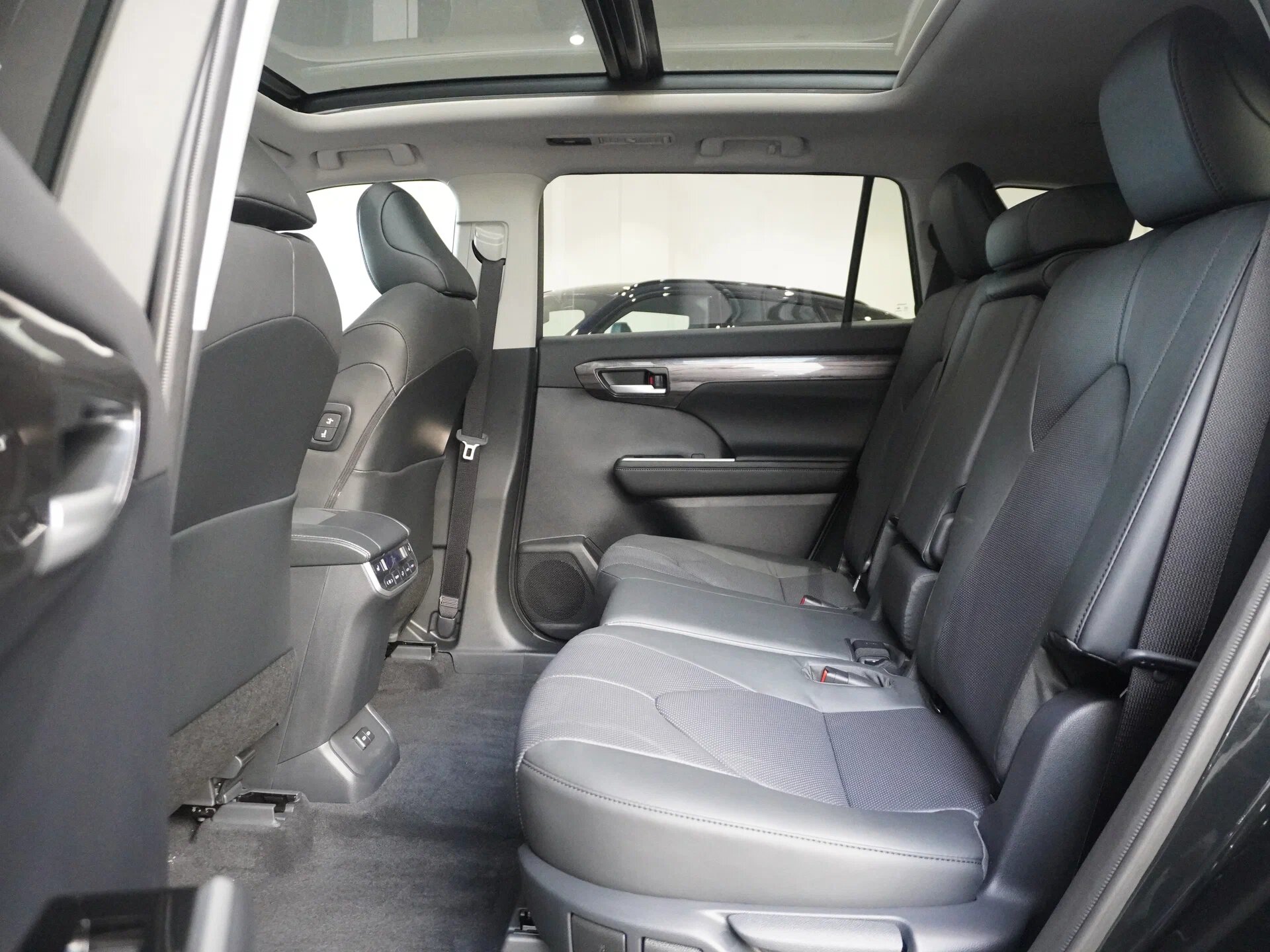 Автомобиль Toyota Highlander 2.0 AT (248 л.с.) 4WD - 10