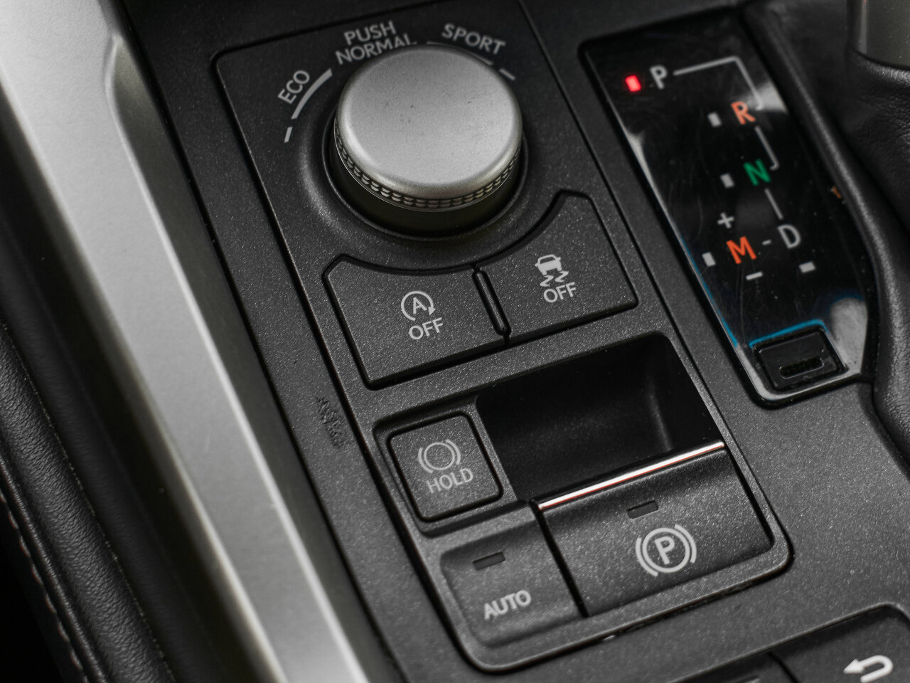 Купить Lexus NX 200 2.0 CVT (150 л.с.) 4WD, 2015 в Екатеренбурге