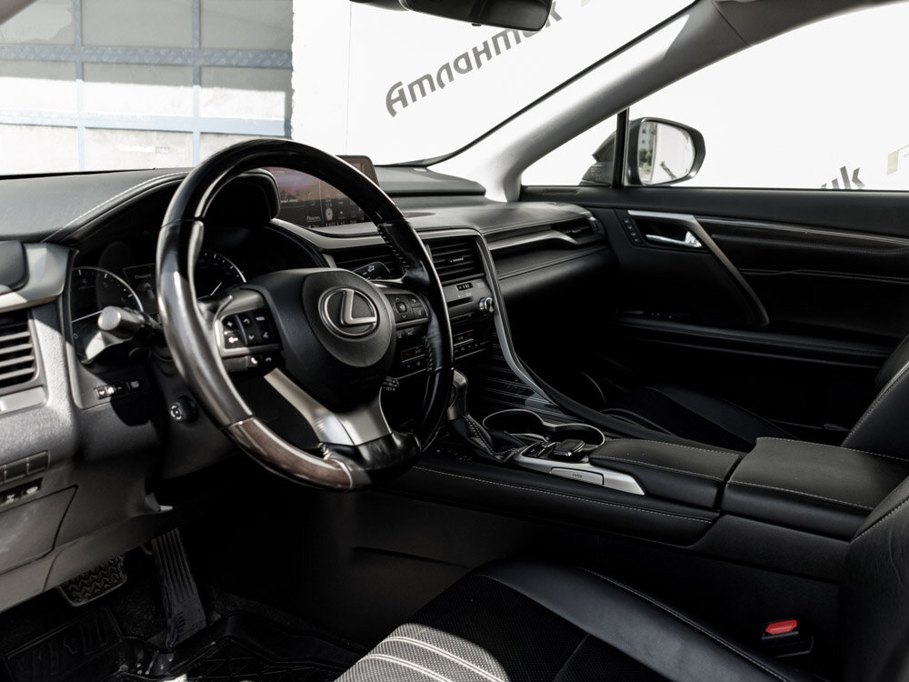 Купить Lexus RX 200t 2.0 AT (238 л.с.) 4WD, 2017 в Екатеренбурге