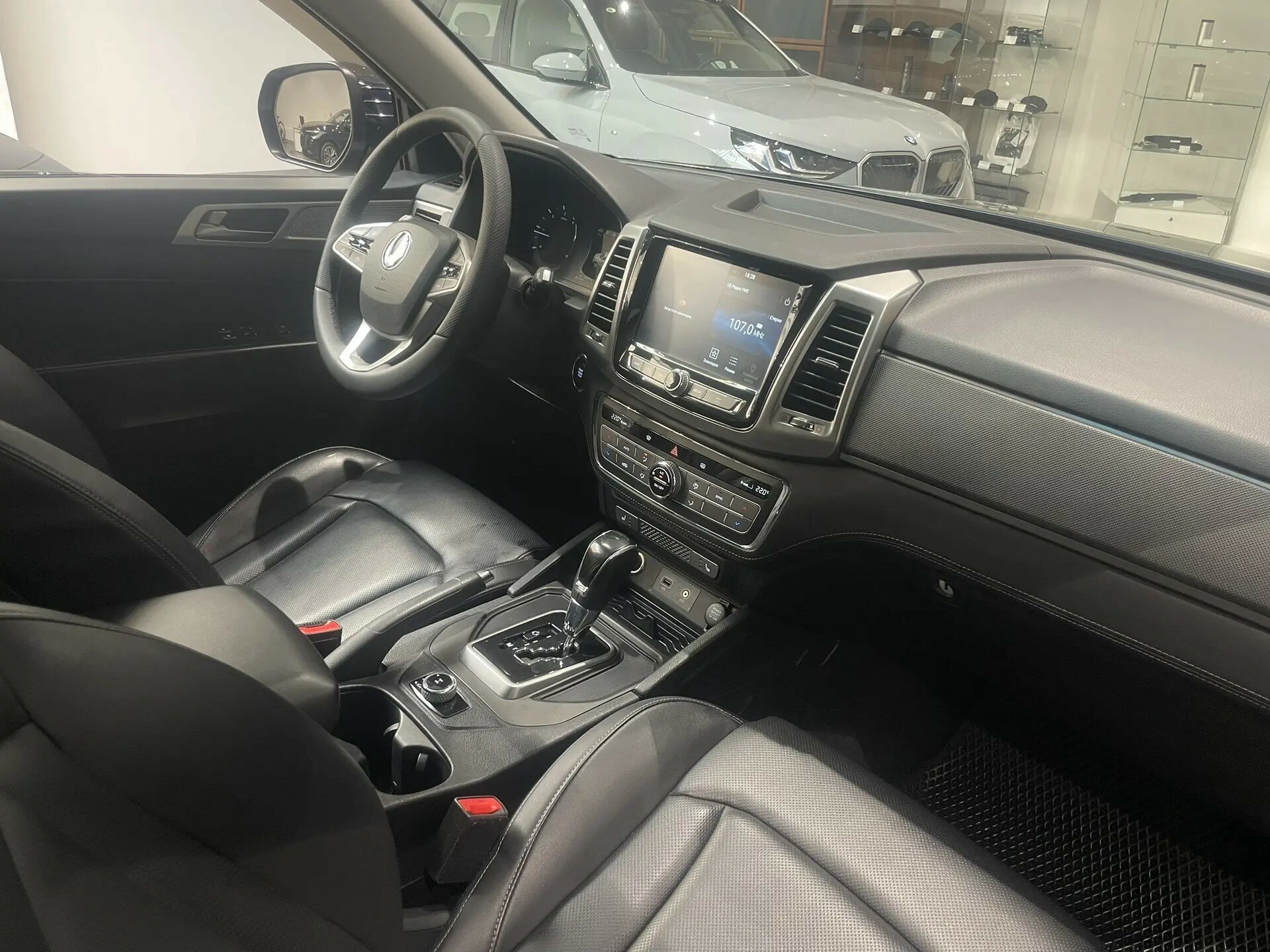 Автомобиль SsangYong Rexton Sports 2.2d AT (181 л.с.) 4WD - 10