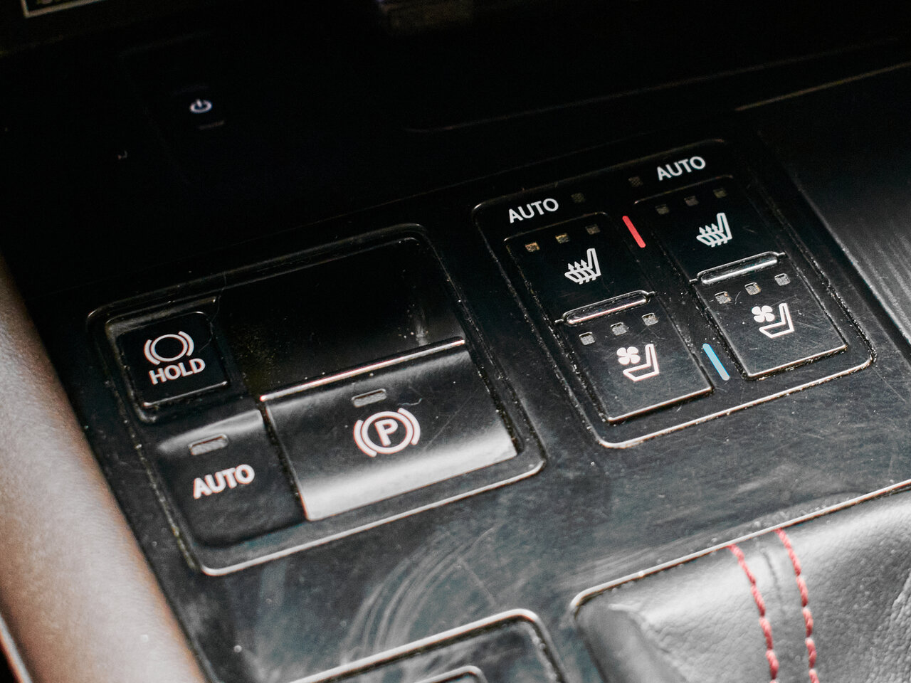 Купить Lexus RX 200t 2.0 AT (238 л.с.) 4WD, 2018 в Екатеренбурге