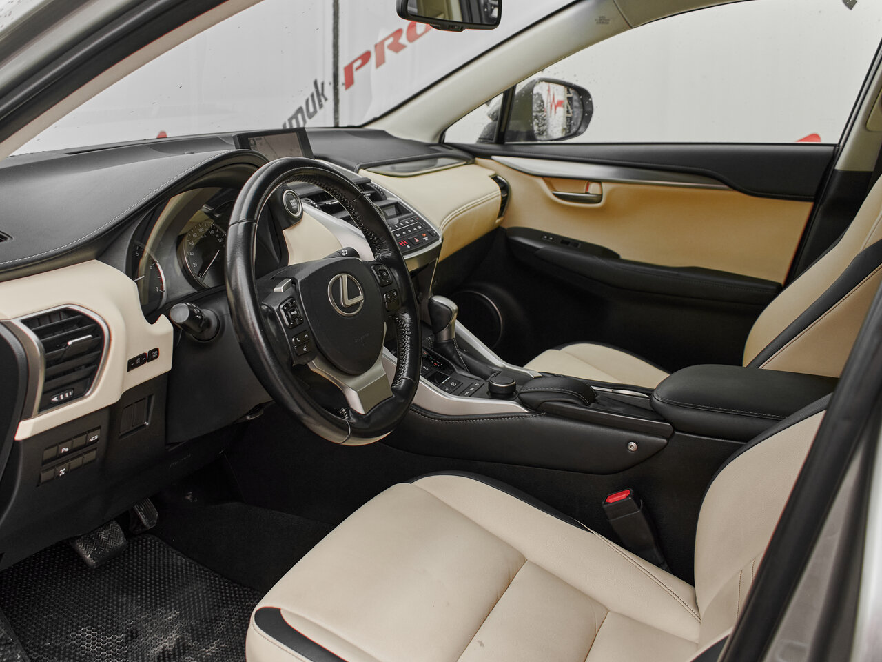 Купить Lexus NX 200 2.0 CVT (150 л.с.) 4WD, 2015 в Екатеренбурге