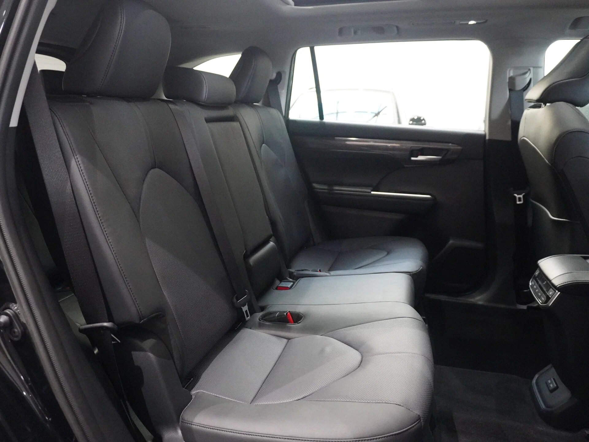 Автомобиль Toyota Highlander 2.0 AT (248 л.с.) 4WD - 13