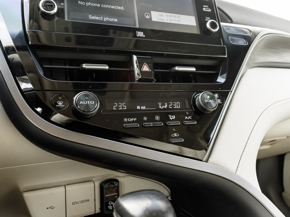 Купить Toyota Camry 3.5 AT (249 л.с.), 2022 в Екатеренбурге