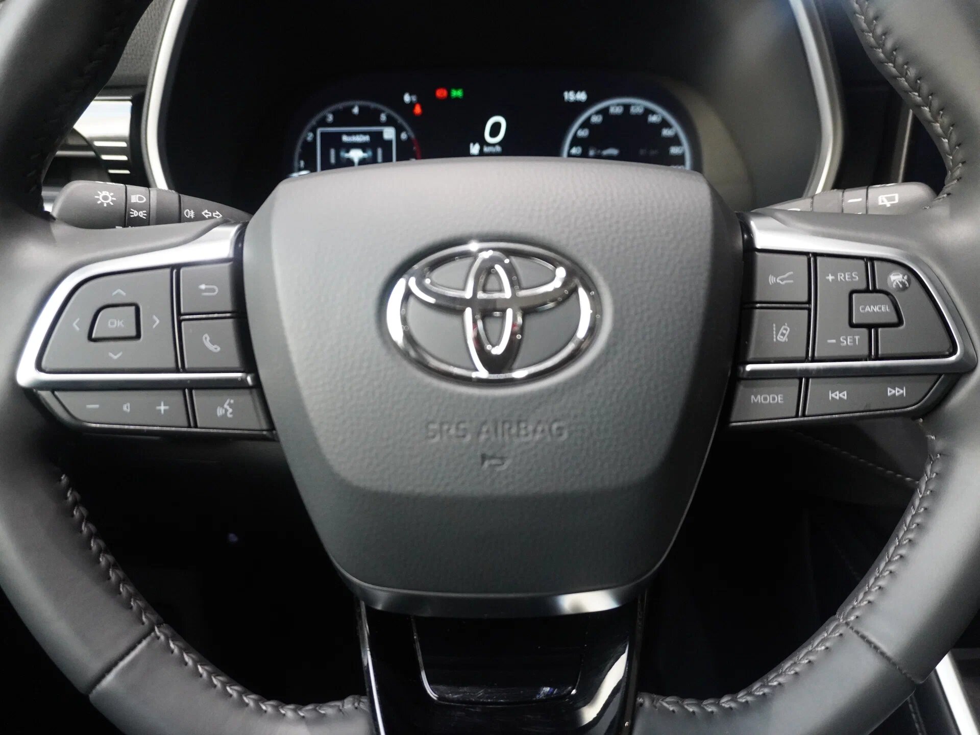 Автомобиль Toyota Highlander 2.0 AT (248 л.с.) 4WD - 19