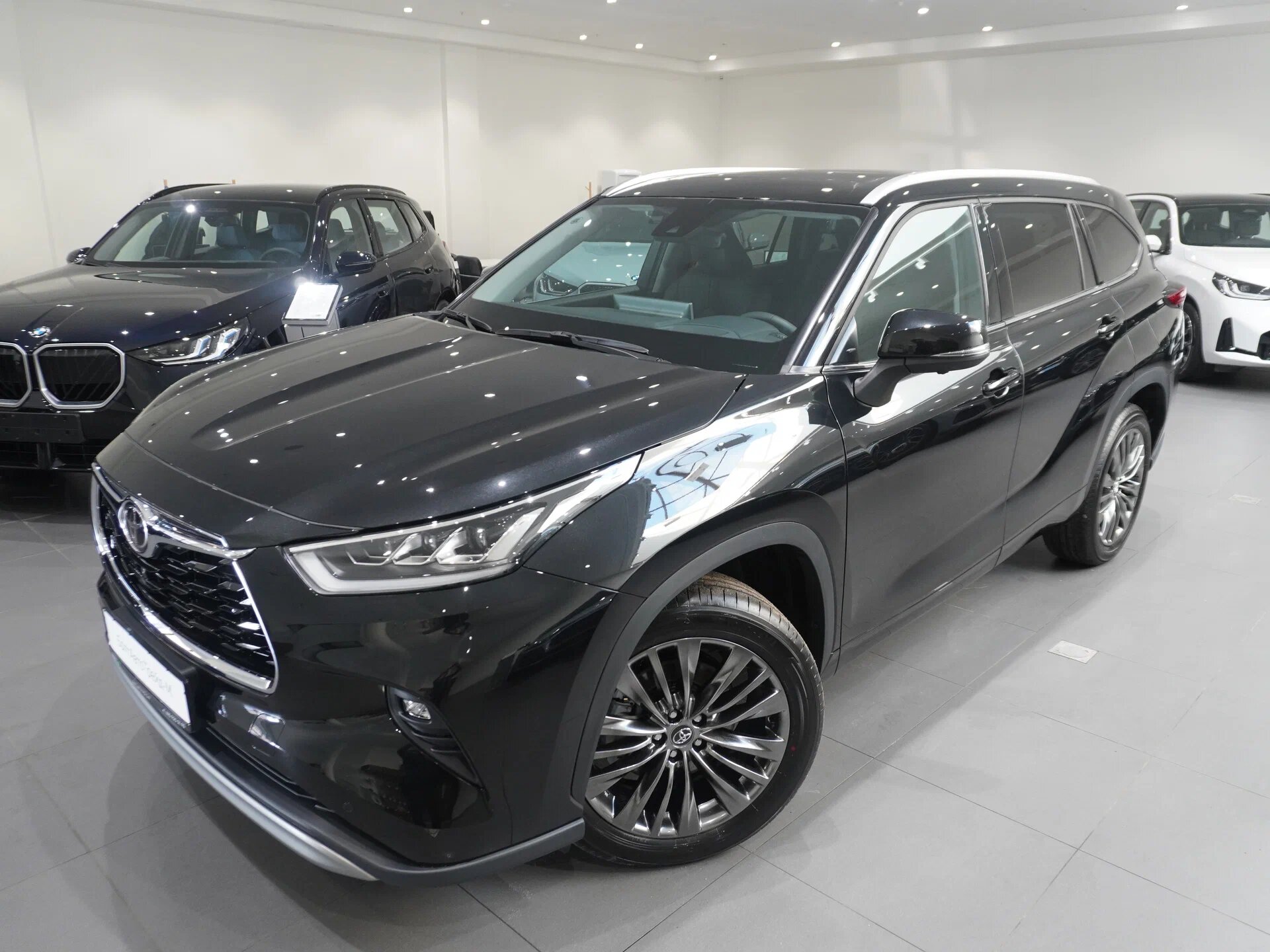 Автомобиль Toyota Highlander 2.0 AT (248 л.с.) 4WD - 3