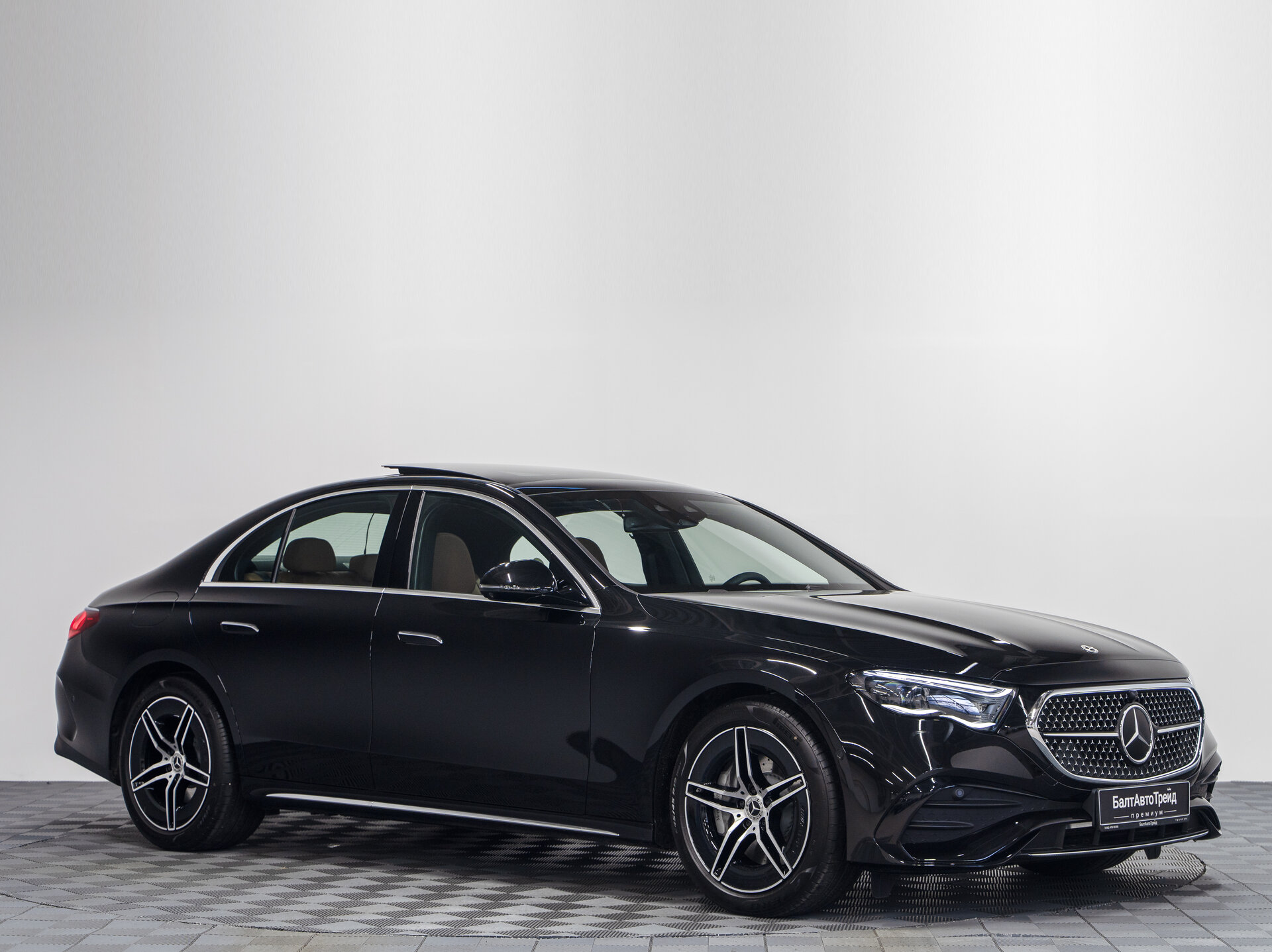 Автомобиль Mercedes-Benz E-Класс 300 2.0 AT (258 л.с.) 4WD - 5