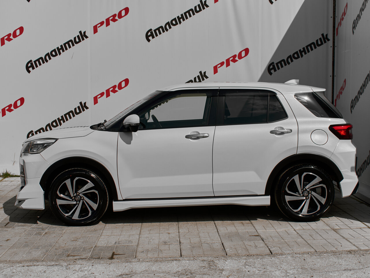 Купить Toyota Raize 1.0 CVT (98 л.с.) 4WD, 2020 в Екатеренбурге