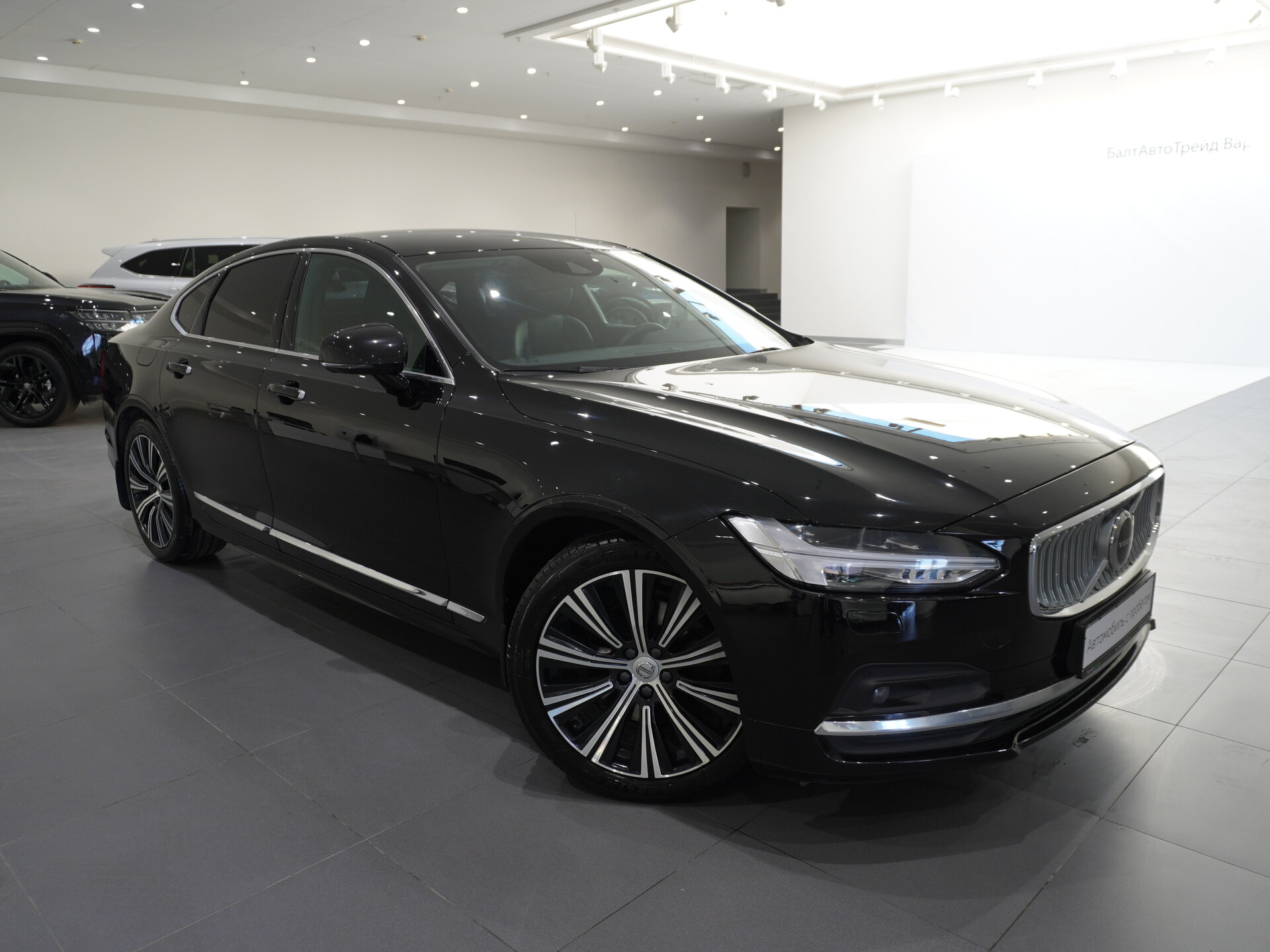 Автомобиль Volvo S90 2.0 AT (190 л.с.) - 3