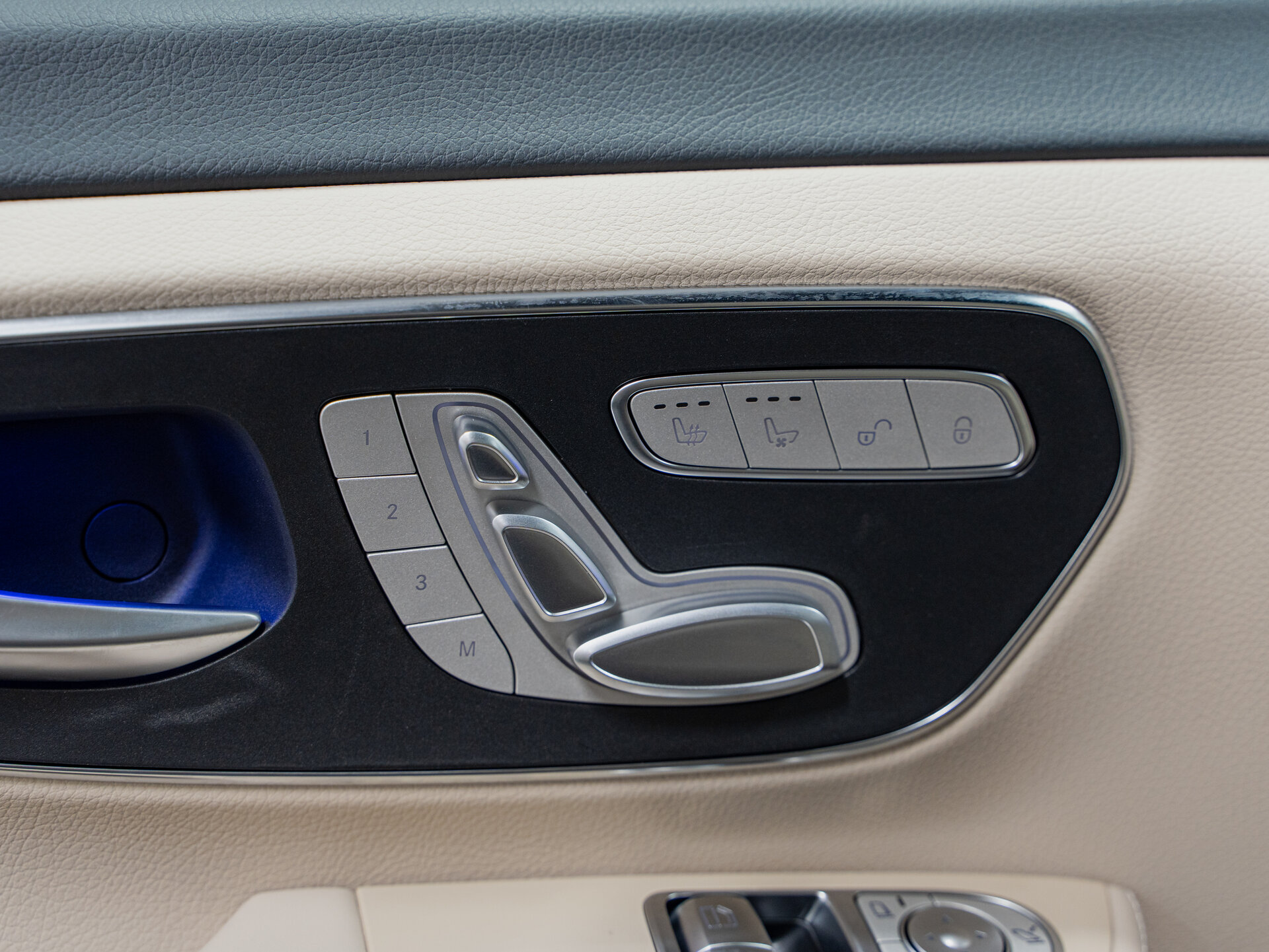 Автомобиль Mercedes-Benz V-Класс 300 d экстра длинный 2.0d AT (237 л.с.) 4WD - 13