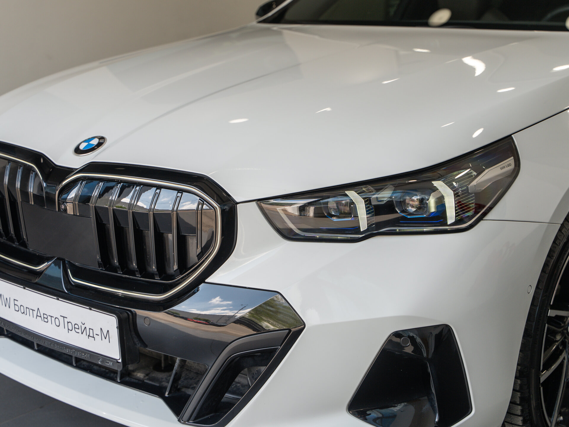 Автомобиль BMW 5 серии 523d xDrive 2.0d AT (197 л.с.) 4WD - 7