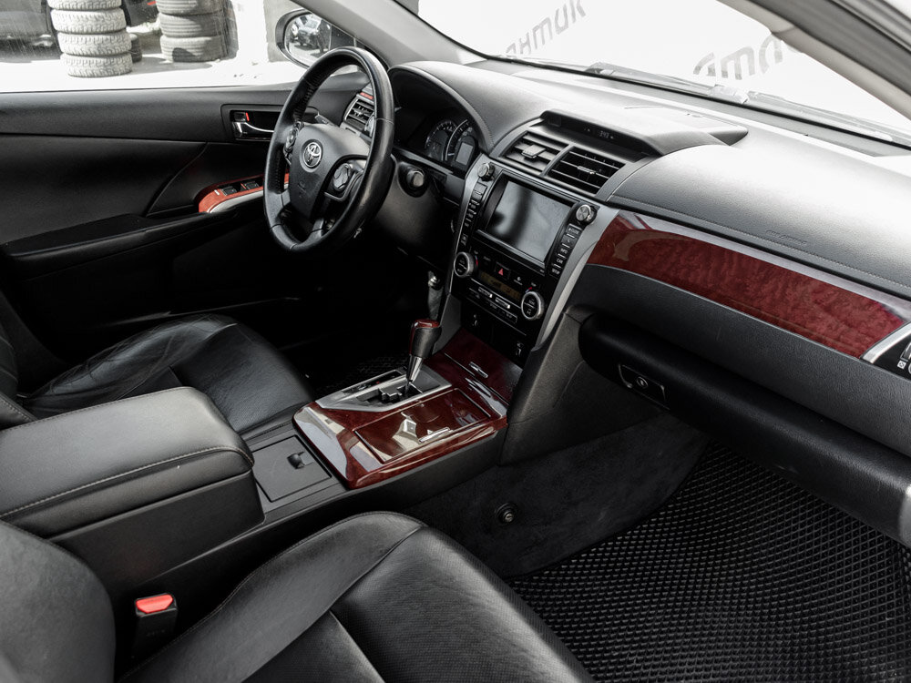 Купить Toyota Camry 2.5 AT (181 л.с.), 2013 в Екатеренбурге