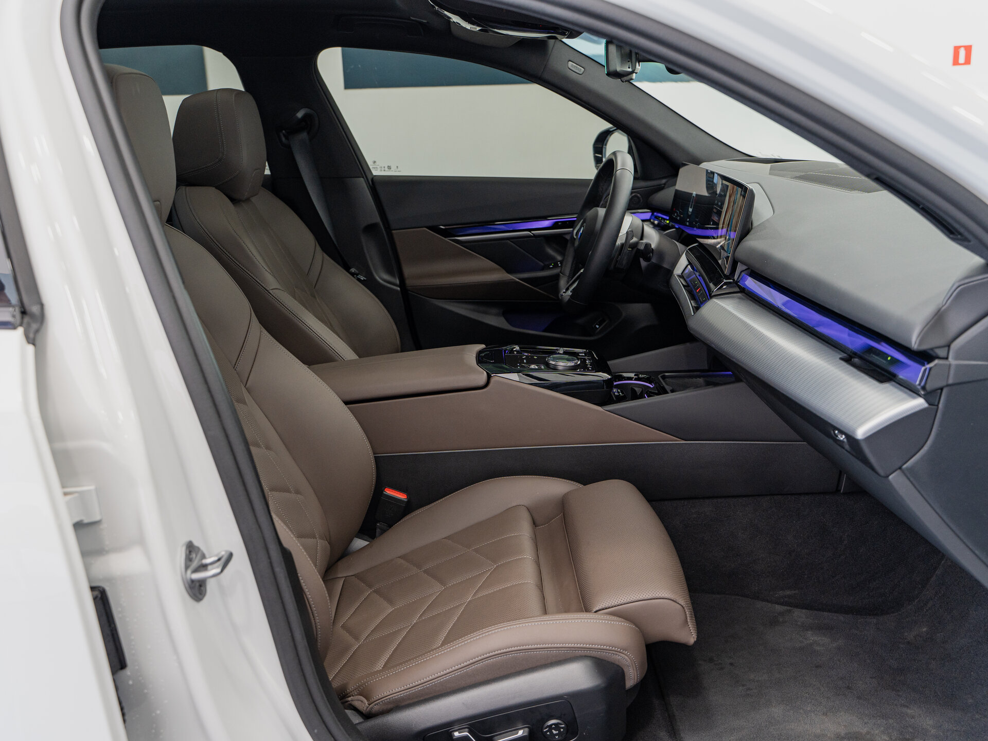 Автомобиль BMW 5 серии 523d xDrive 2.0d AT (197 л.с.) 4WD - 11