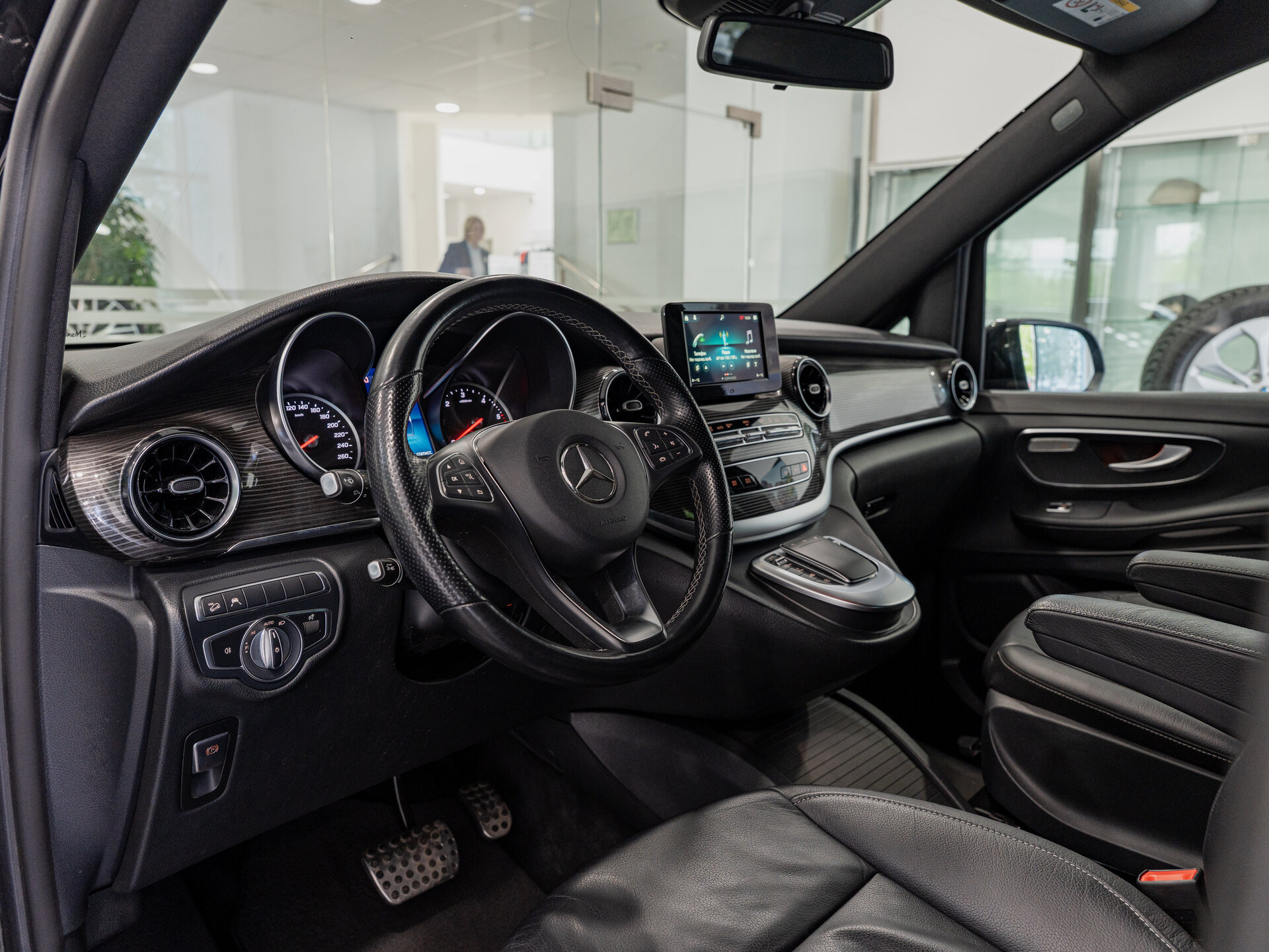 Автомобиль Mercedes-Benz V-Класс 250 d длинный 2.1d AT (190 л.с.) 4WD - 7