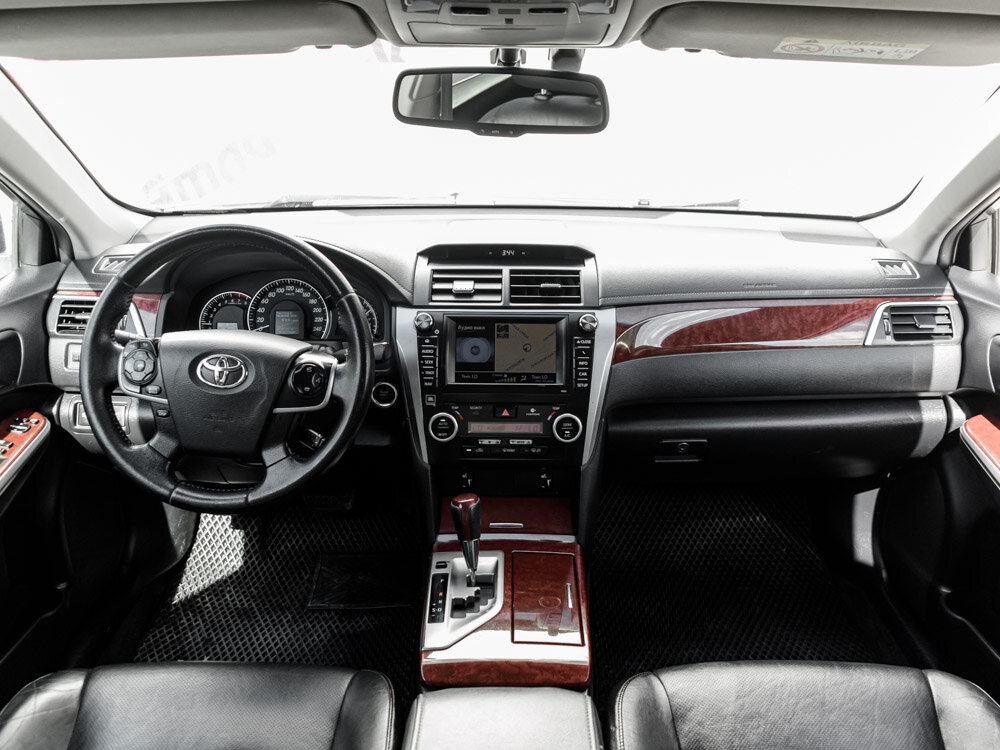 Купить Toyota Camry 2.5 AT (181 л.с.), 2013 в Екатеренбурге