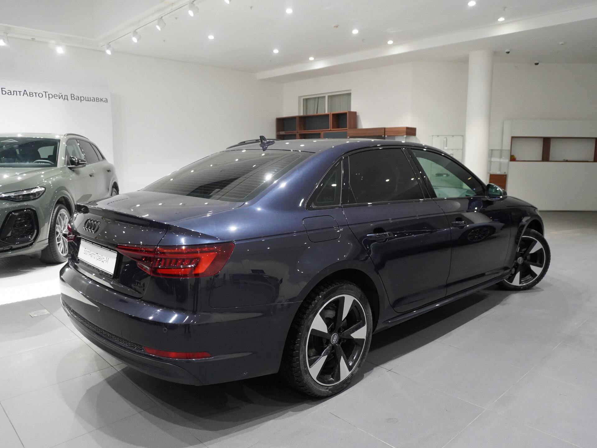 Автомобиль Audi A4 2.0d AMT (190 л.с.) 4WD - 4