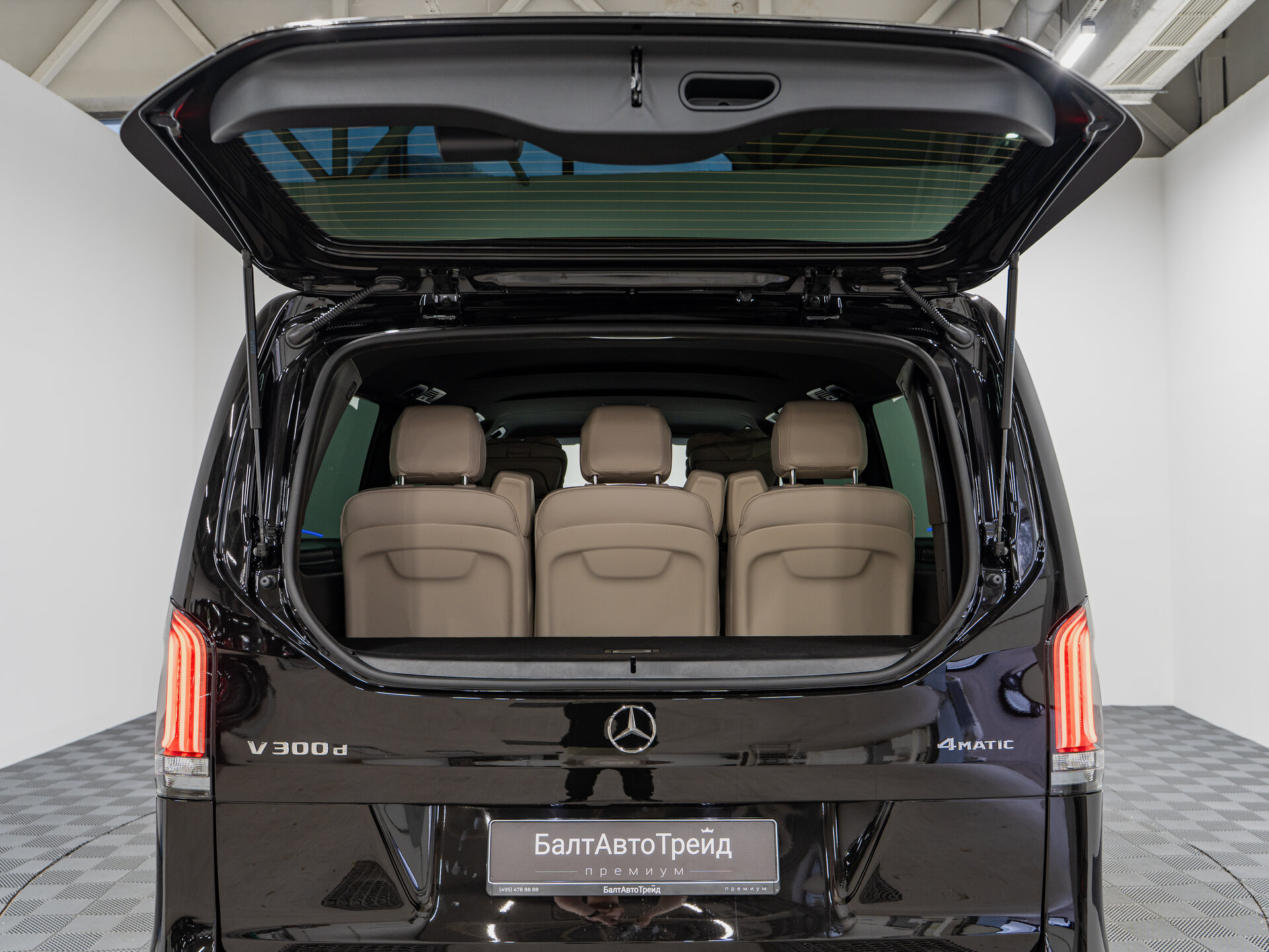 Автомобиль Mercedes-Benz V-Класс 300 d экстра длинный 2.0d AT (237 л.с.) 4WD - 9
