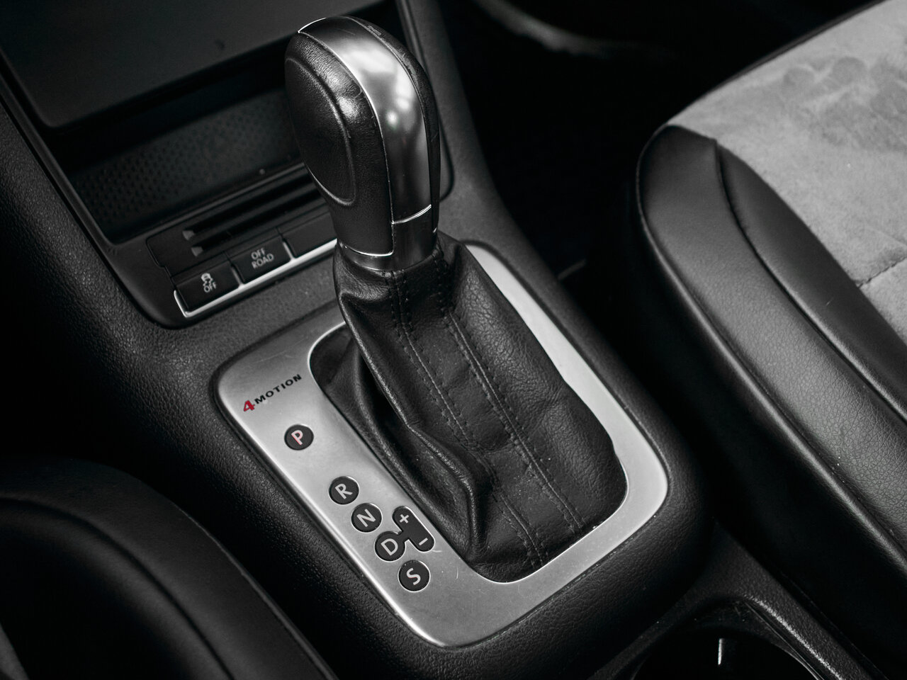 Купить Volkswagen Tiguan 2.0 AT (170 л.с.) 4WD, 2011 в Екатеренбурге