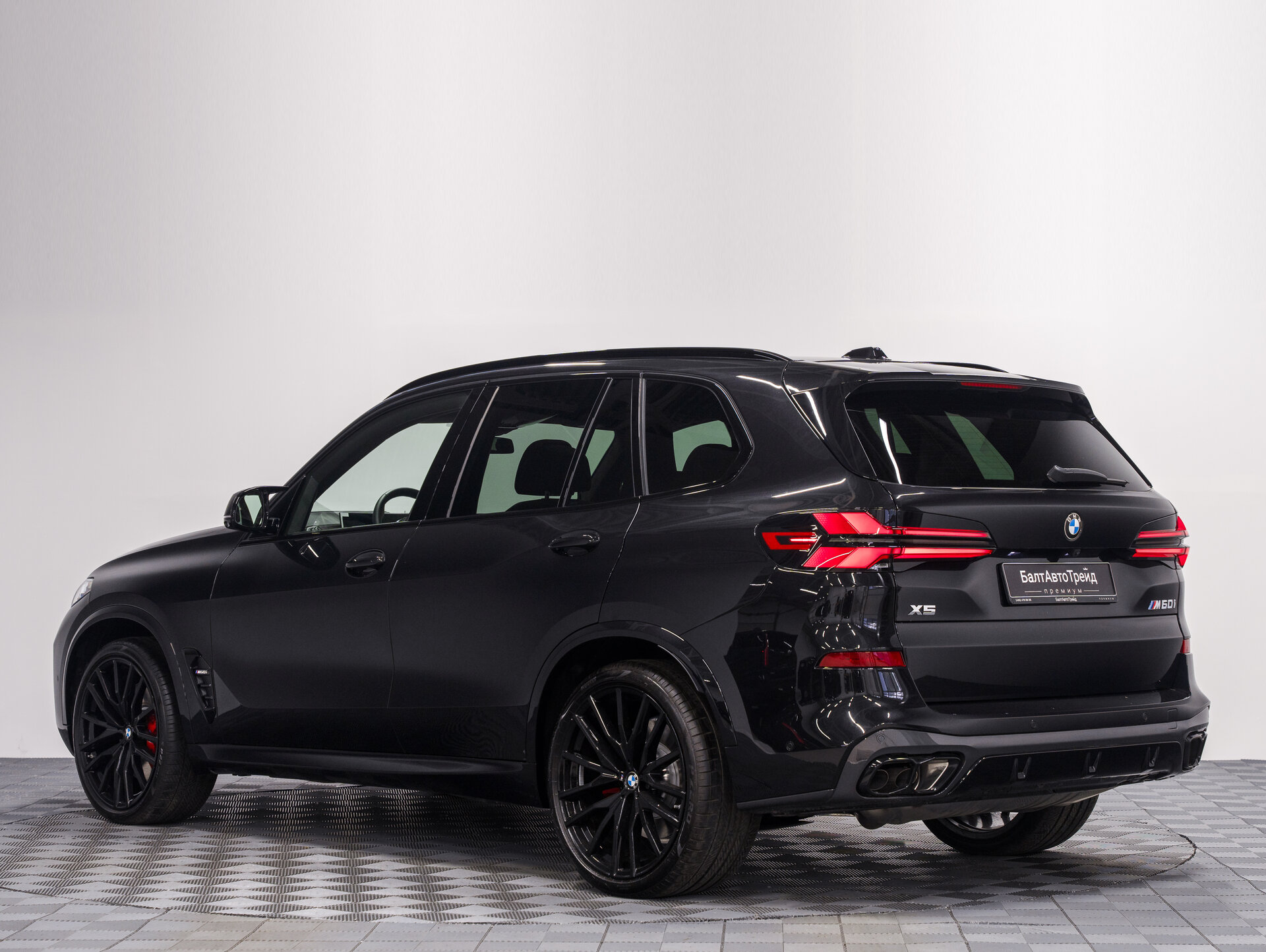 Автомобиль BMW X5 M60i 4.4 AT (530 л.с.) 4WD - 10