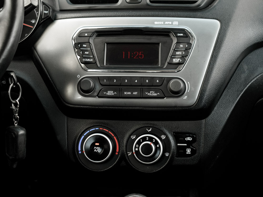 Купить Kia Rio 5-speed 1.6 MT (123 л.с.), 2014 в Екатеренбурге