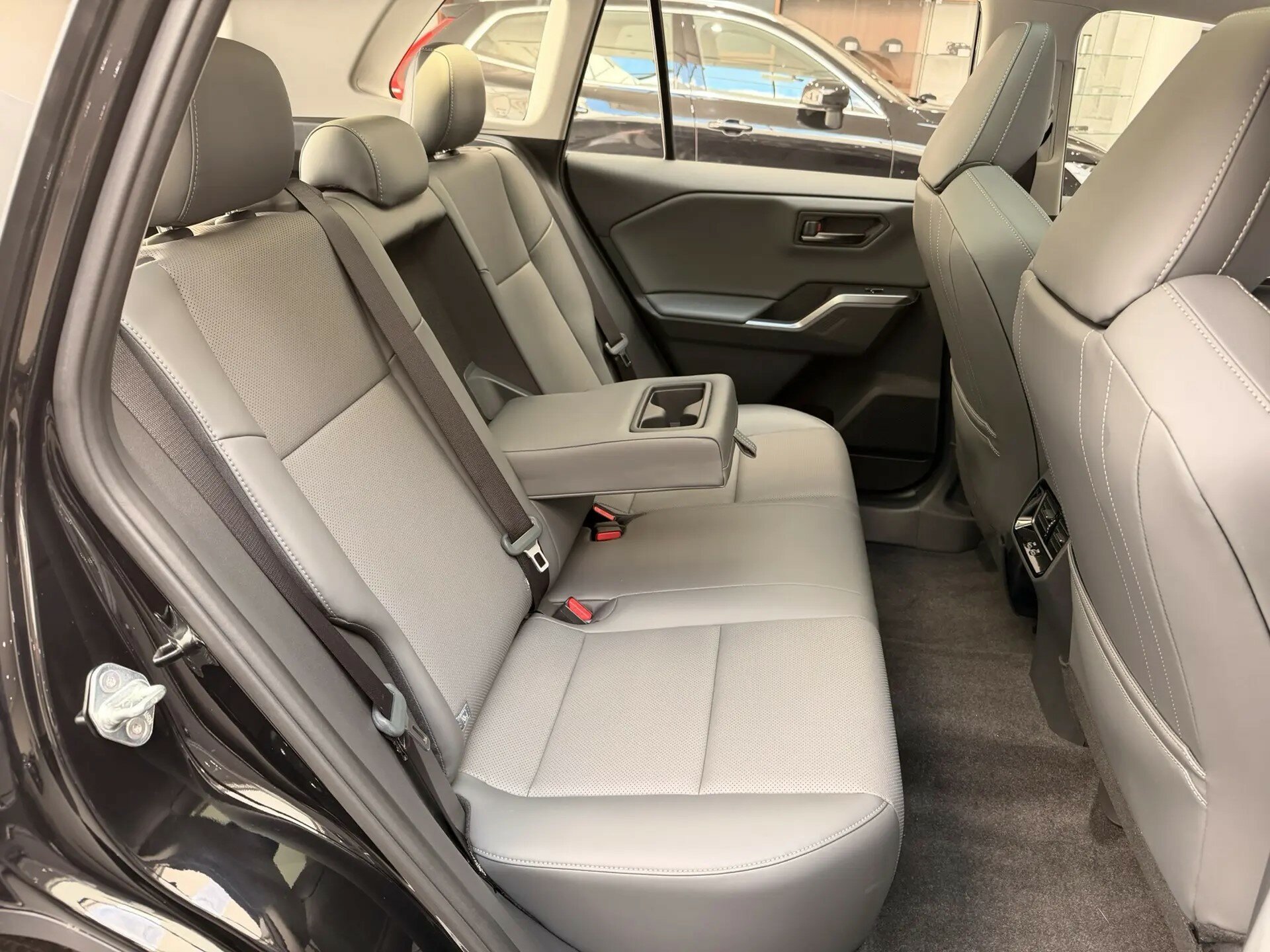 Автомобиль Toyota RAV4 2.0 CVT (171 л.с.) 4WD - 8
