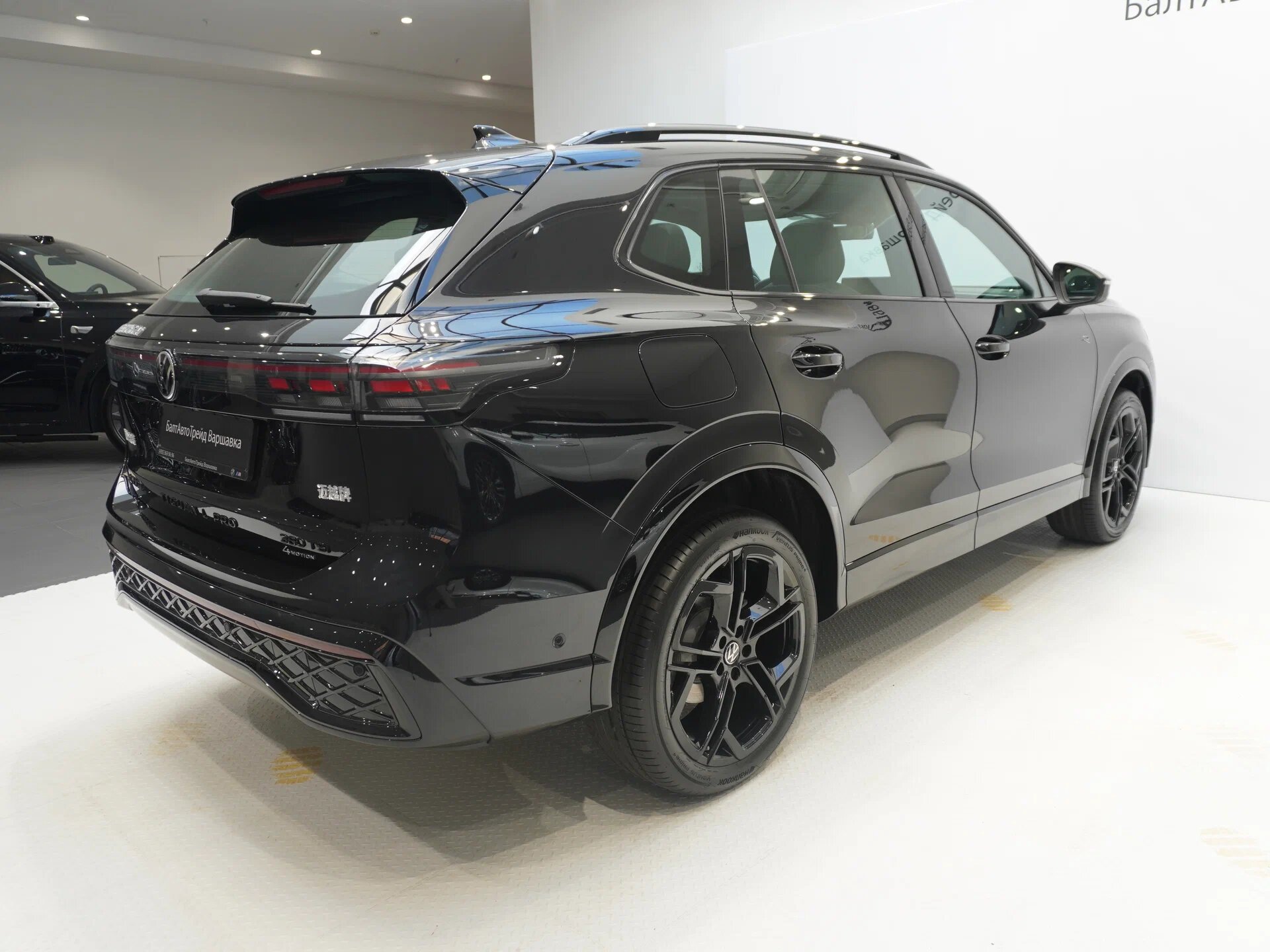 Автомобиль Volkswagen Tiguan L Pro 2.0 AMT (220 л.с.) 4WD - 12