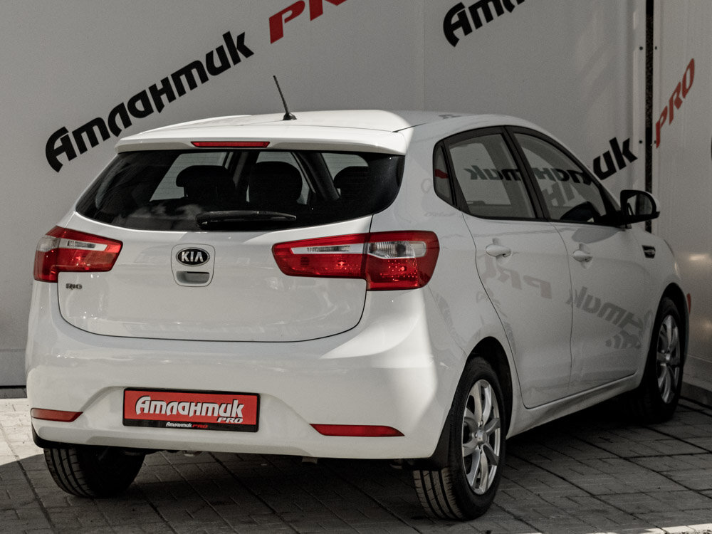 Купить Kia Rio 5-speed 1.6 MT (123 л.с.), 2014 в Екатеренбурге