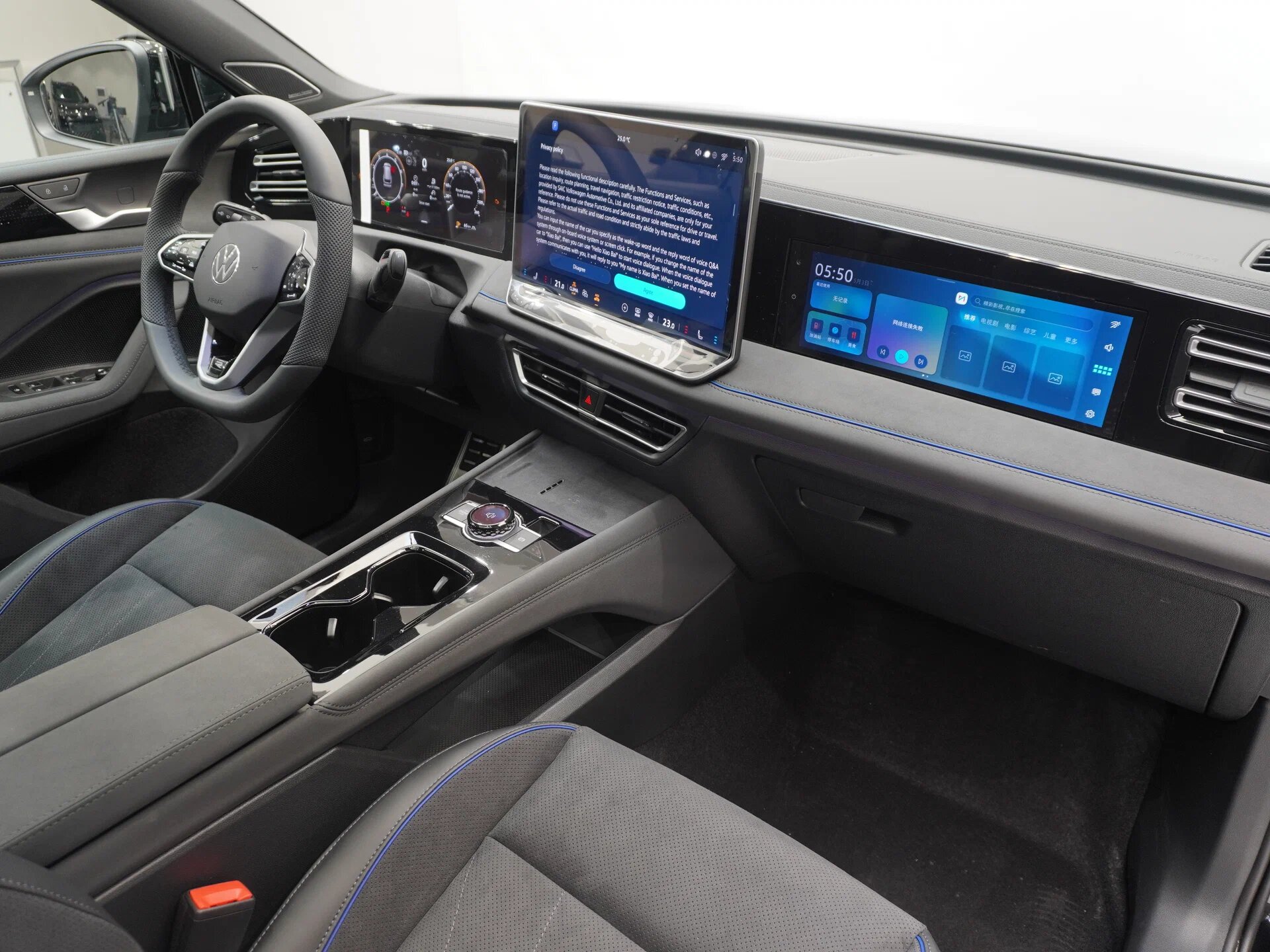 Автомобиль Volkswagen Tiguan L Pro 2.0 AMT (220 л.с.) 4WD - 6