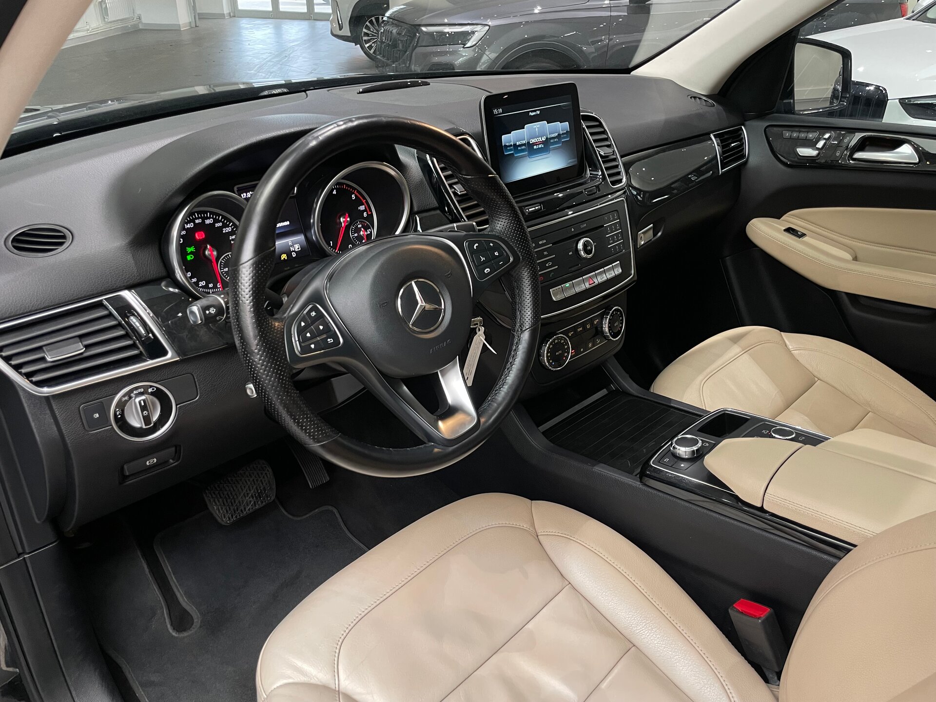 Автомобиль Mercedes-Benz GLE 350 d 3.0d AT (249 л.с.) 4WD - 7