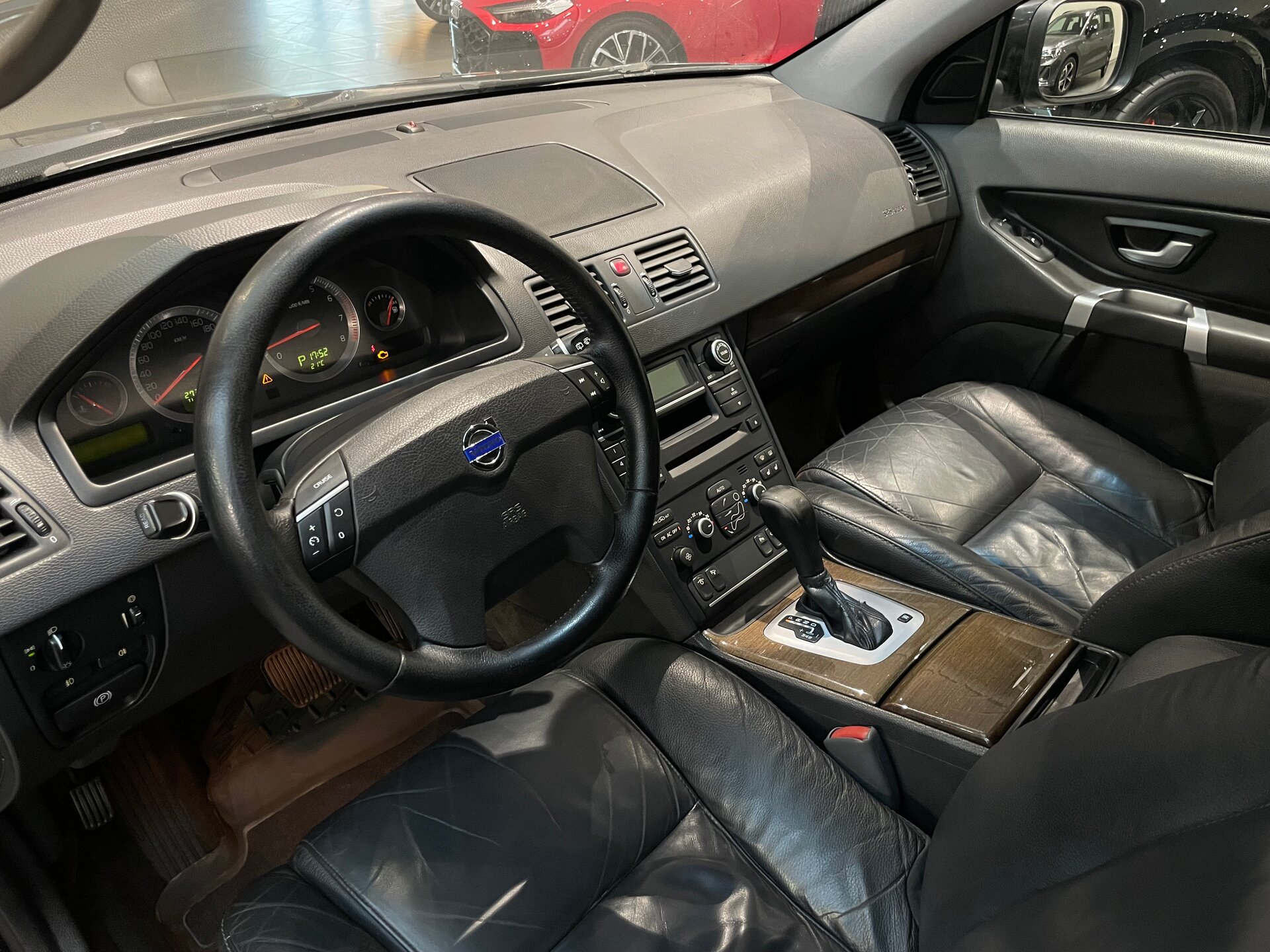 Автомобиль Volvo XC90 2.5 AT (210 л.с.) 4WD - 7