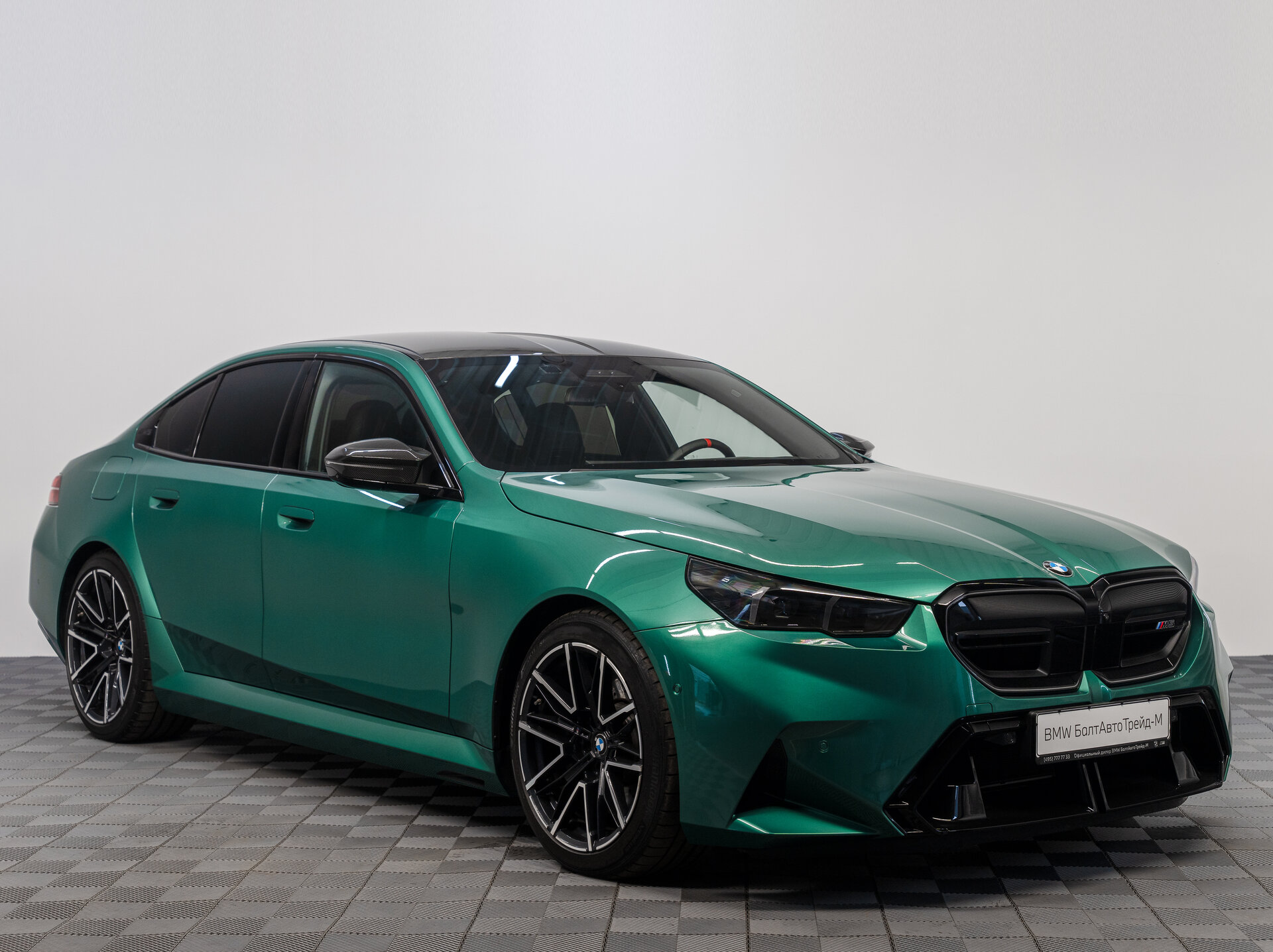 Автомобиль BMW M5 4.4hyb AT (727 л.с.) 4WD - 3