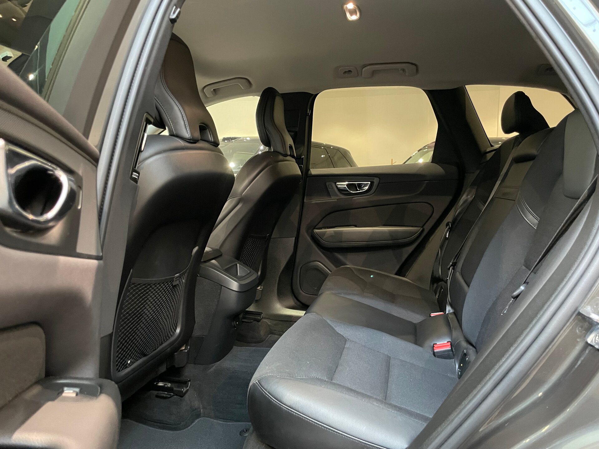 Автомобиль Volvo XC60 2.0 AT (249 л.с.) 4WD - 9